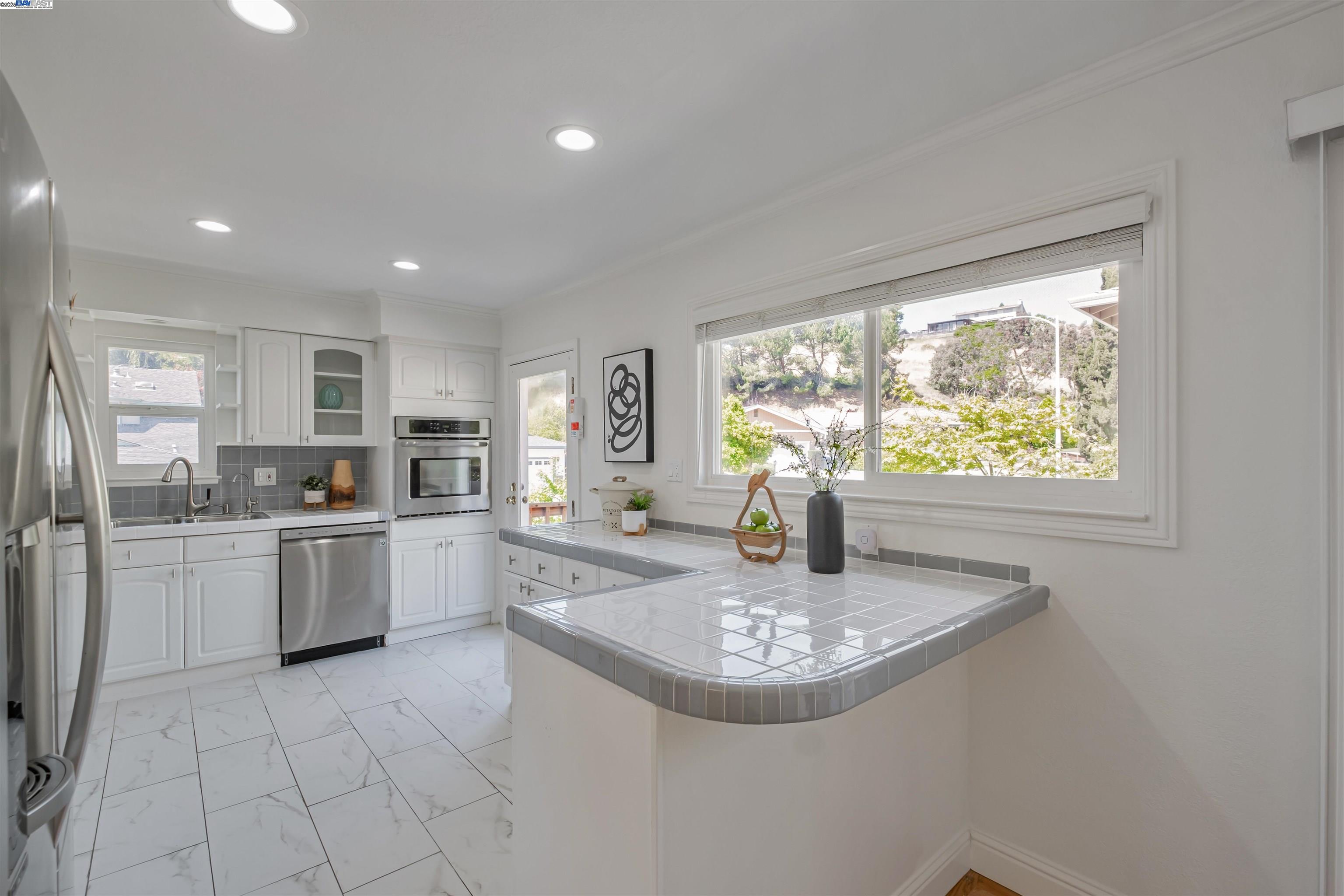 Detail Gallery Image 14 of 44 For 431 Monaco Ave, Union City,  CA 94587 - 4 Beds | 2 Baths