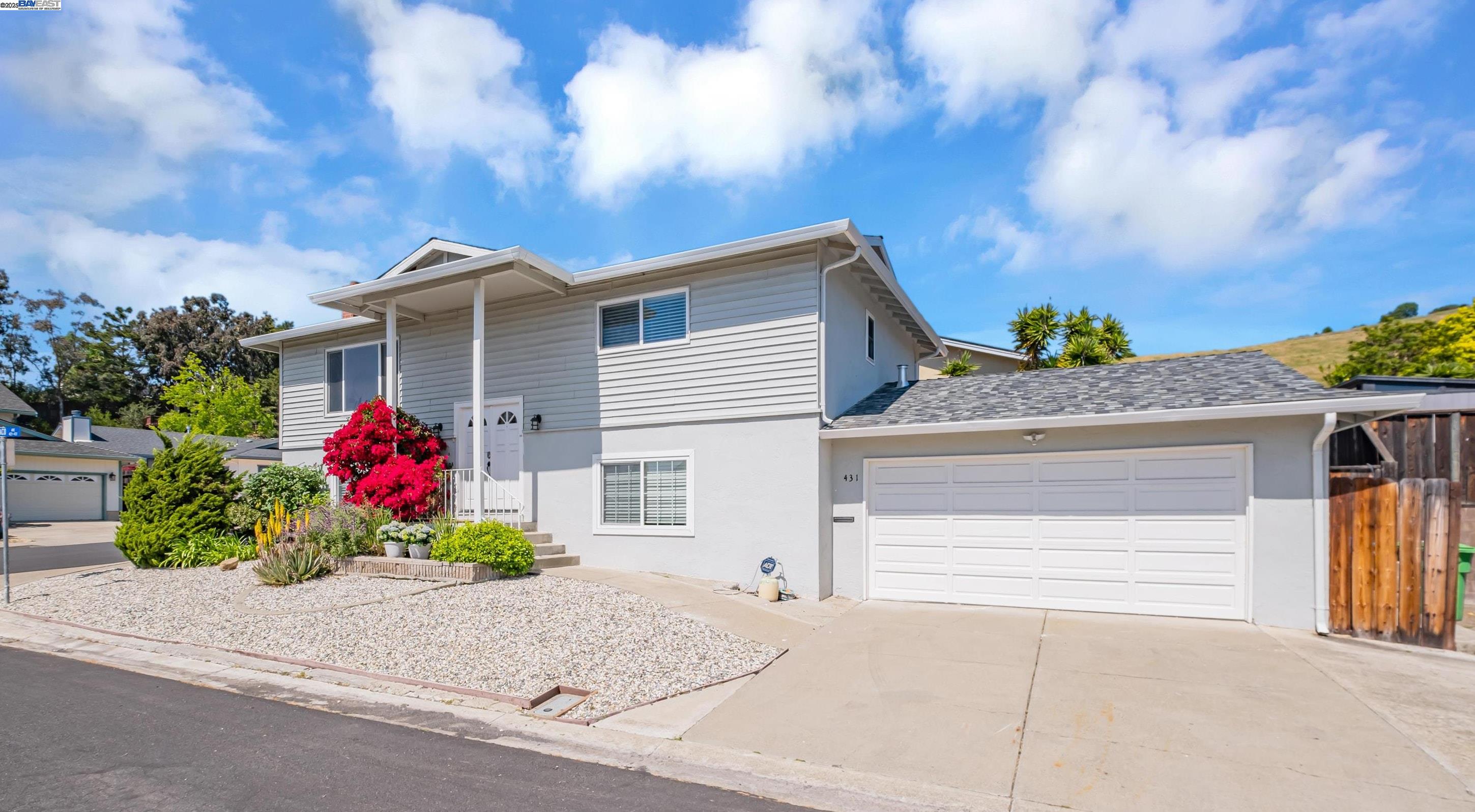 Detail Gallery Image 4 of 44 For 431 Monaco Ave, Union City,  CA 94587 - 4 Beds | 2 Baths