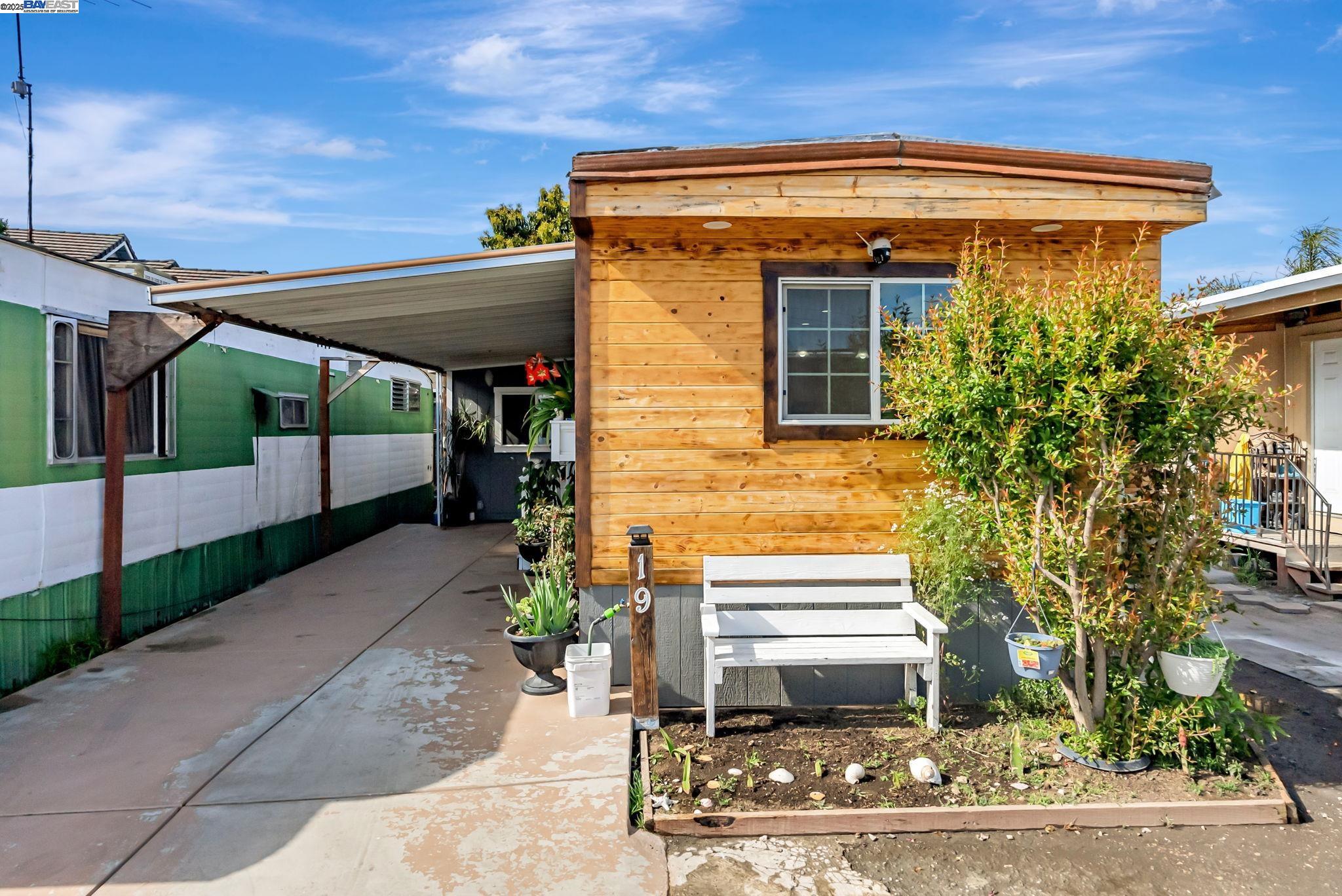 Detail Gallery Image 1 of 24 For 19150 Hesperian Blvd #19,  Hayward,  CA 94541 - 3 Beds | 1 Baths