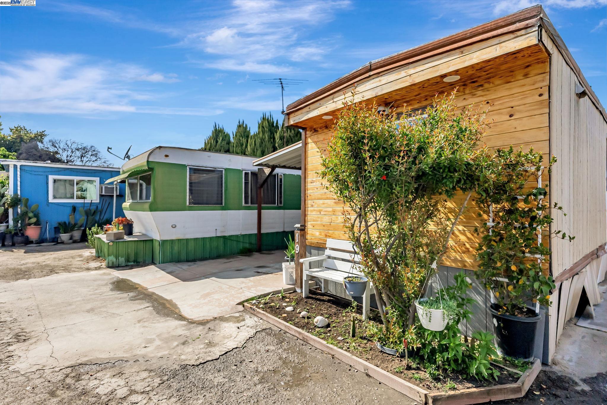 Detail Gallery Image 21 of 24 For 19150 Hesperian Blvd #19,  Hayward,  CA 94541 - 3 Beds | 1 Baths
