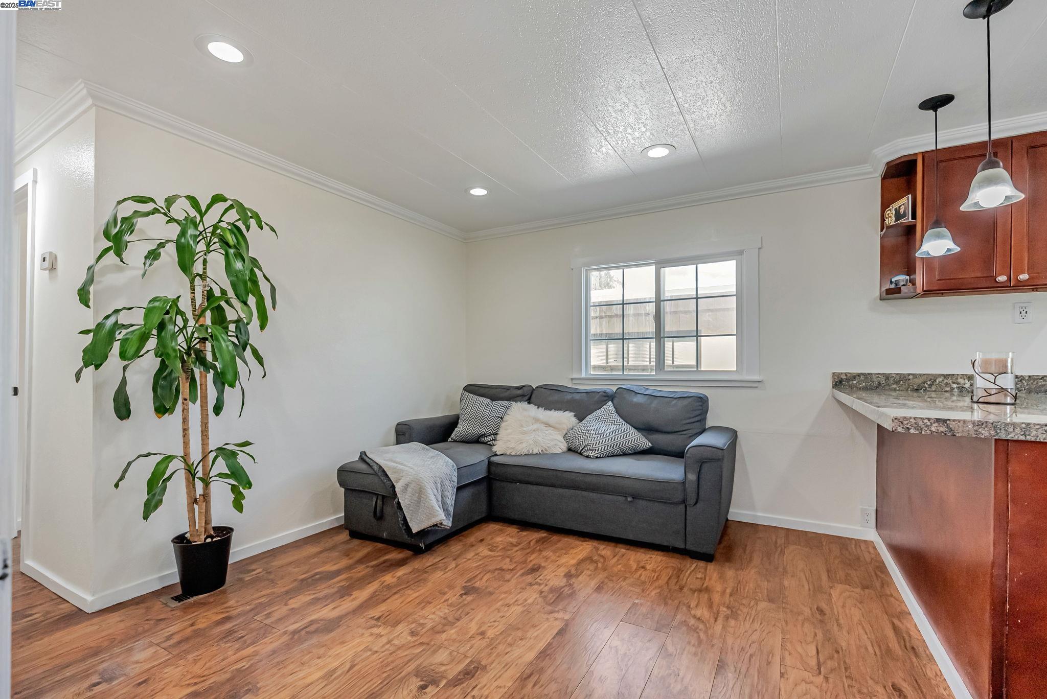 Detail Gallery Image 6 of 24 For 19150 Hesperian Blvd #19,  Hayward,  CA 94541 - 3 Beds | 1 Baths