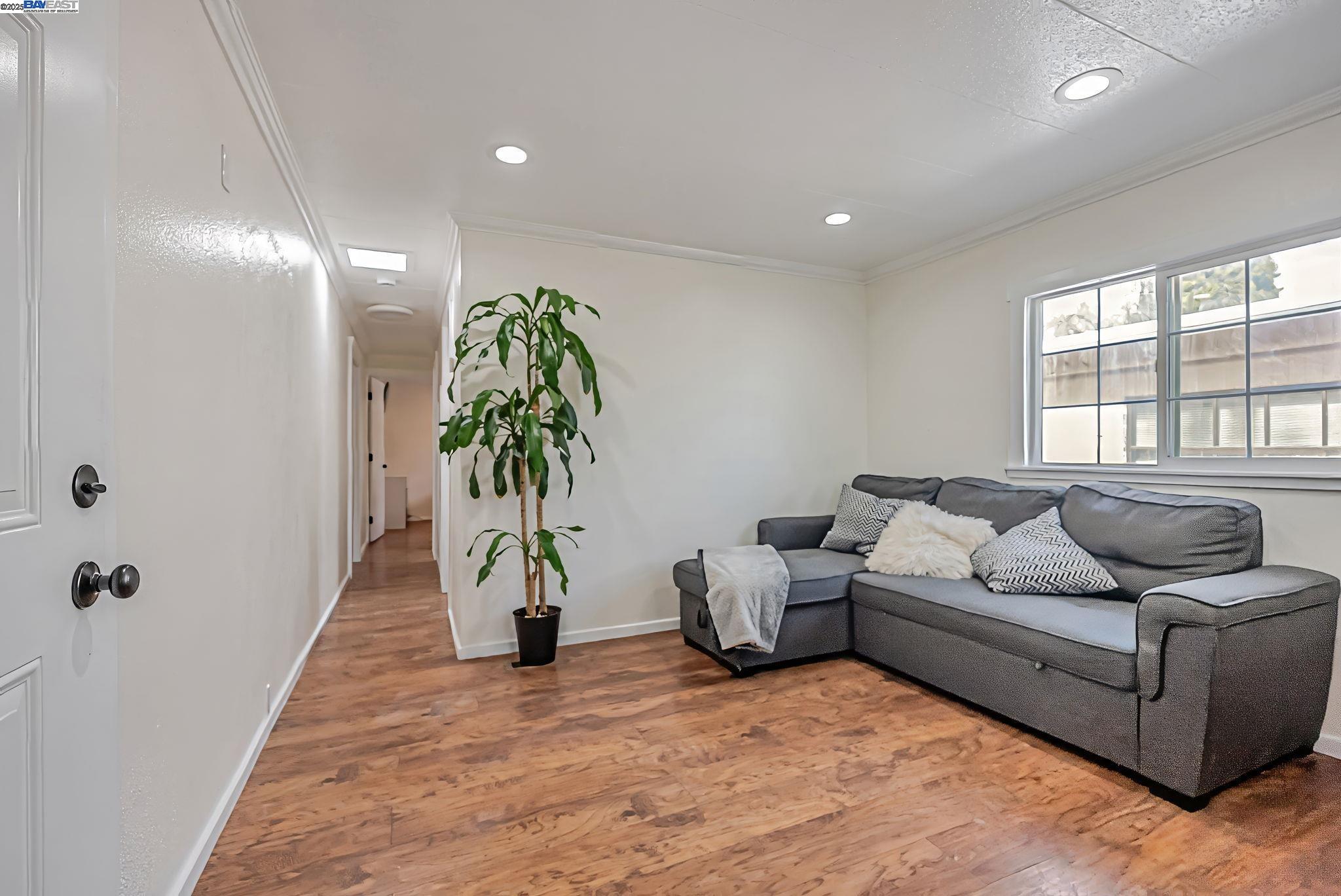 Detail Gallery Image 8 of 24 For 19150 Hesperian Blvd #19,  Hayward,  CA 94541 - 3 Beds | 1 Baths