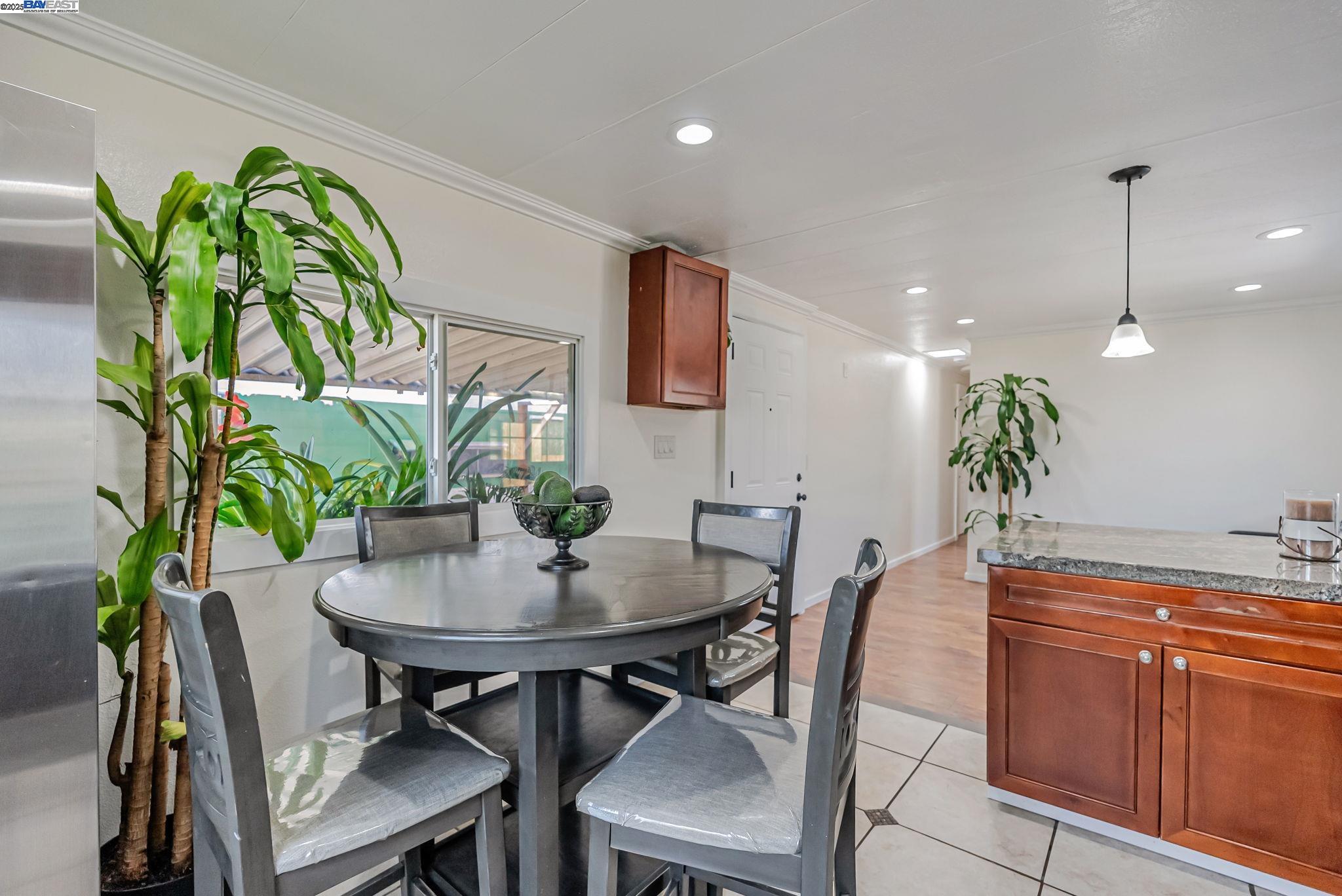 Detail Gallery Image 9 of 24 For 19150 Hesperian Blvd #19,  Hayward,  CA 94541 - 3 Beds | 1 Baths