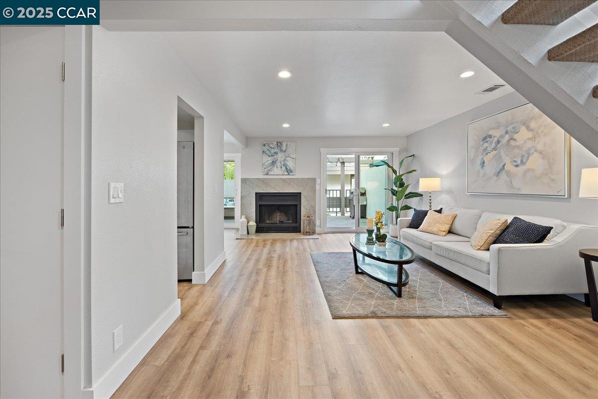 Detail Gallery Image 2 of 23 For 48 Mozden, Pleasant Hill,  CA 94523 - 2 Beds | 2 Baths