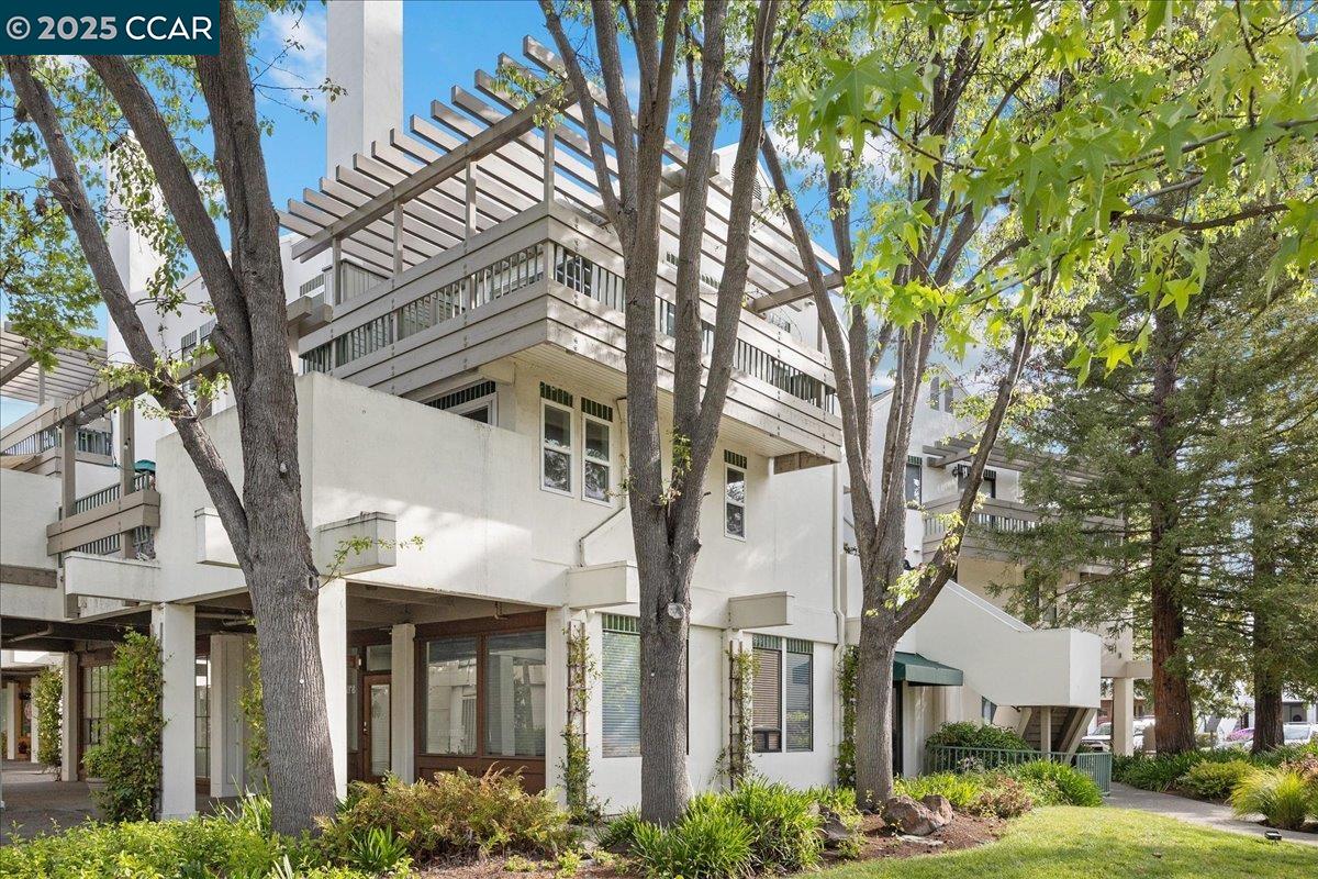 Detail Gallery Image 20 of 23 For 48 Mozden, Pleasant Hill,  CA 94523 - 2 Beds | 2 Baths