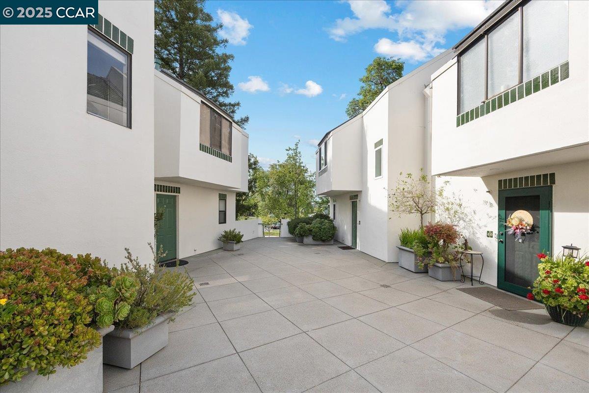 Detail Gallery Image 22 of 23 For 48 Mozden, Pleasant Hill,  CA 94523 - 2 Beds | 2 Baths