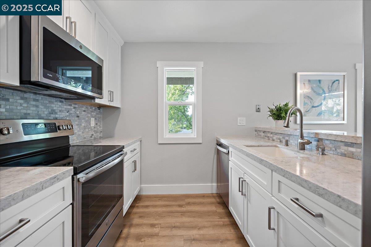 Detail Gallery Image 4 of 23 For 48 Mozden, Pleasant Hill,  CA 94523 - 2 Beds | 2 Baths