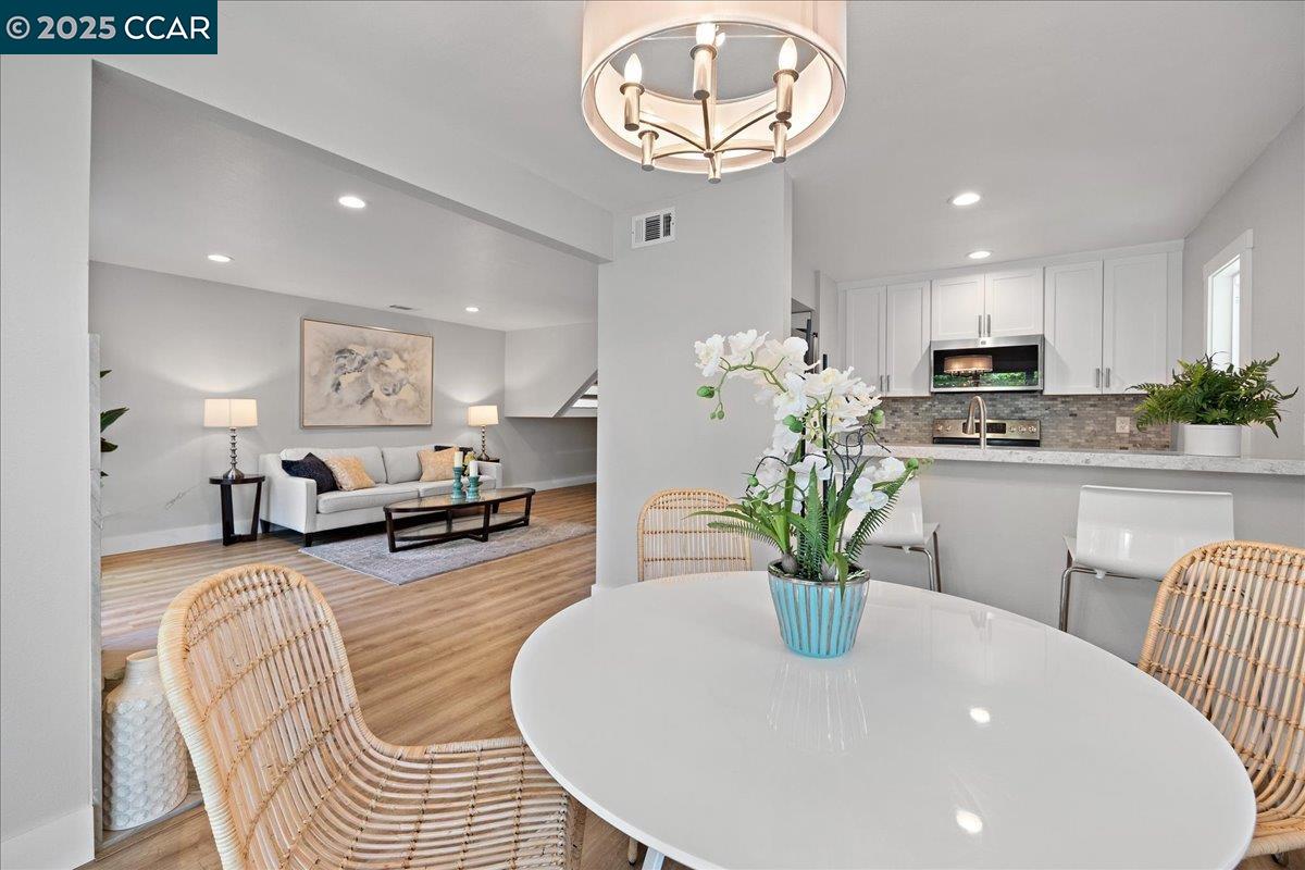Detail Gallery Image 7 of 23 For 48 Mozden, Pleasant Hill,  CA 94523 - 2 Beds | 2 Baths