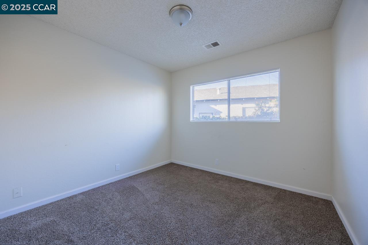 Detail Gallery Image 11 of 22 For 118 Dove Ct, Hercules,  CA 94547 - 3 Beds | 2 Baths