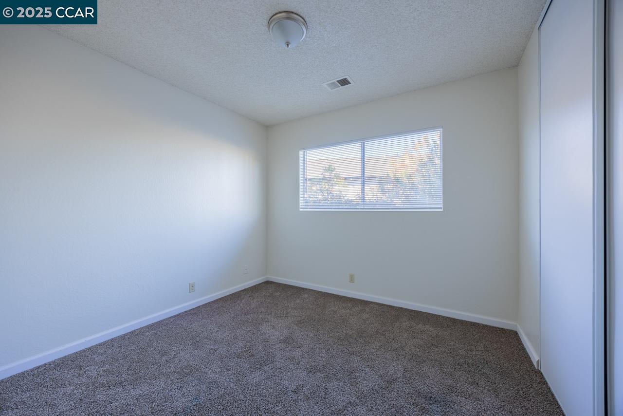 Detail Gallery Image 13 of 22 For 118 Dove Ct, Hercules,  CA 94547 - 3 Beds | 2 Baths