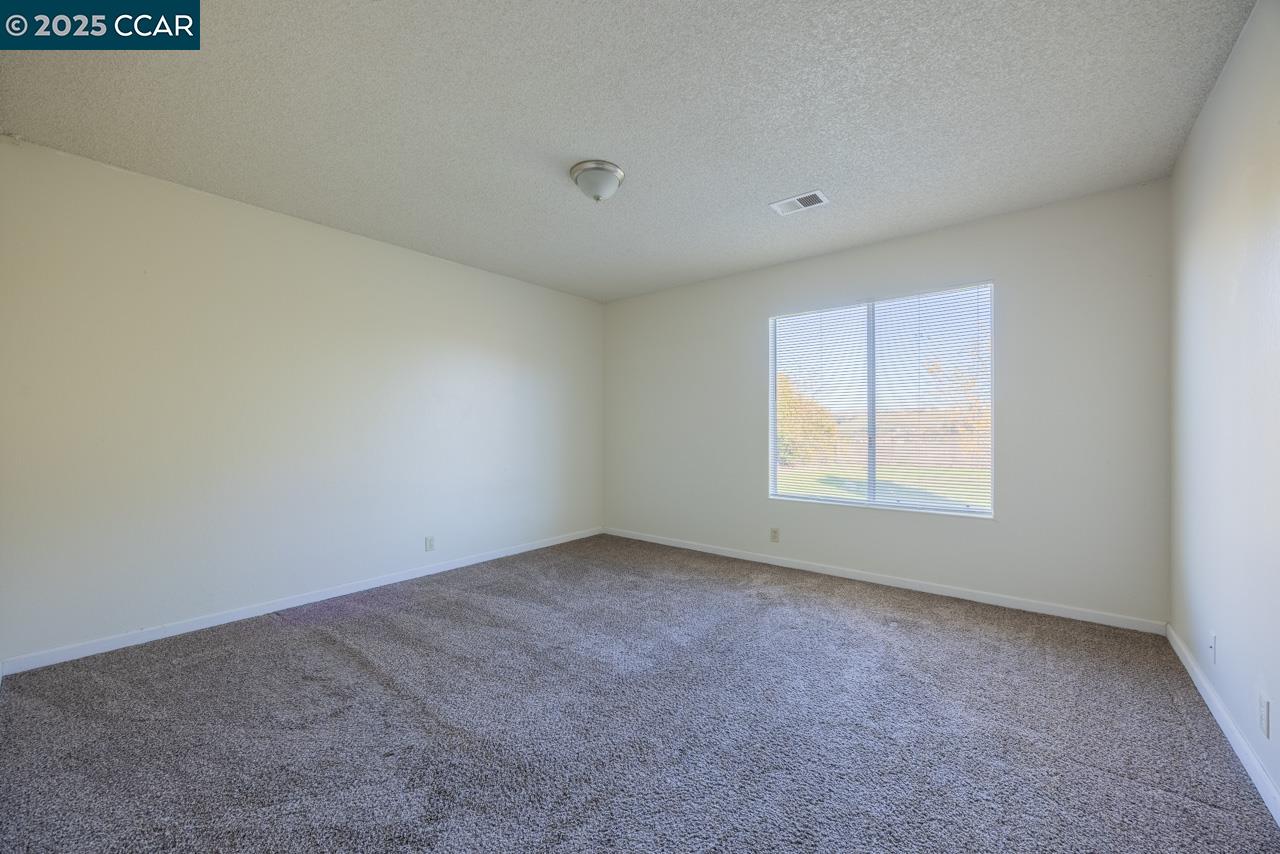 Detail Gallery Image 14 of 22 For 118 Dove Ct, Hercules,  CA 94547 - 3 Beds | 2 Baths