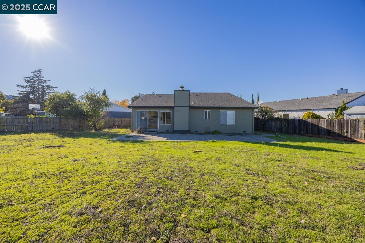 Detail Gallery Image 3 of 22 For 118 Dove Ct, Hercules,  CA 94547 - 3 Beds | 2 Baths