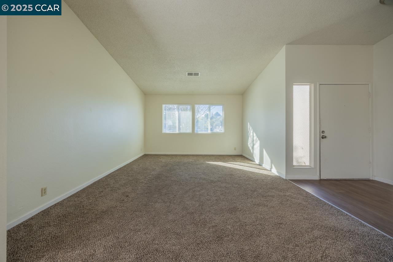 Detail Gallery Image 4 of 22 For 118 Dove Ct, Hercules,  CA 94547 - 3 Beds | 2 Baths