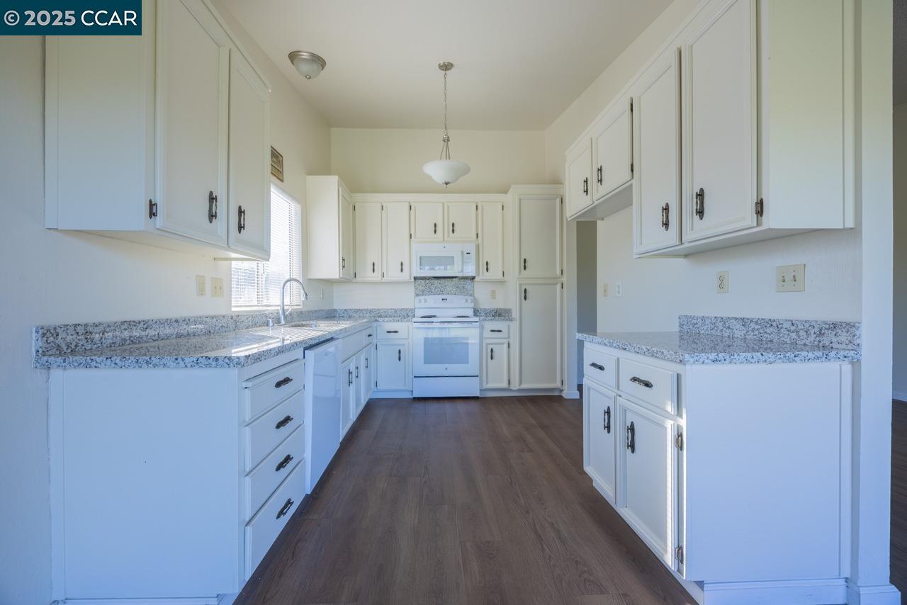 Detail Gallery Image 7 of 22 For 118 Dove Ct, Hercules,  CA 94547 - 3 Beds | 2 Baths