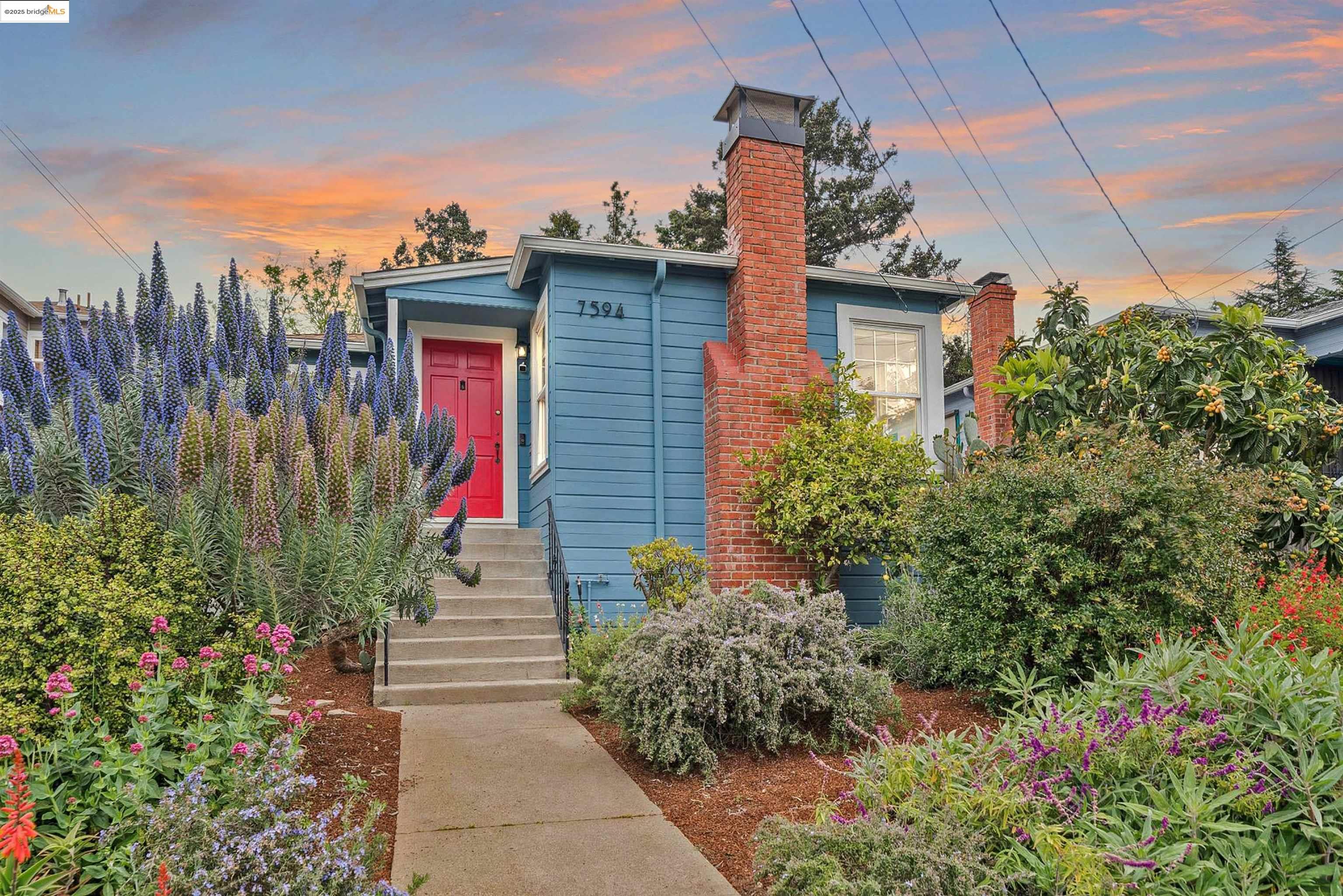 Detail Gallery Image 1 of 1 For 7594 Circle Hill Dr, Oakland,  CA 94605 - 2 Beds | 1 Baths
