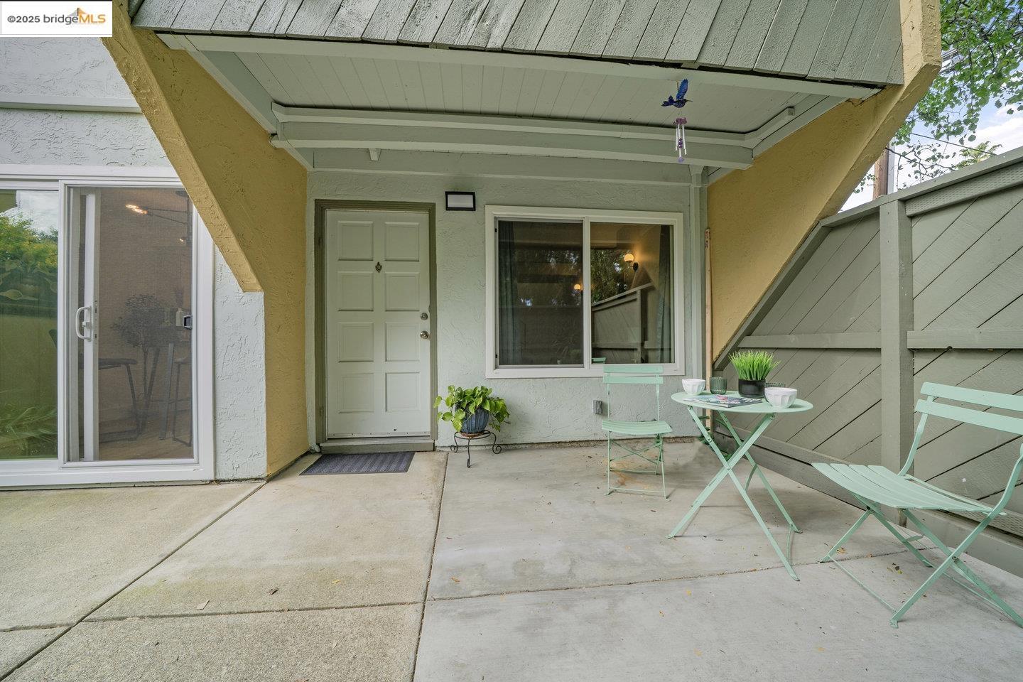 More Details about MLS # 41093772 : 1800 LAGUNA # 24