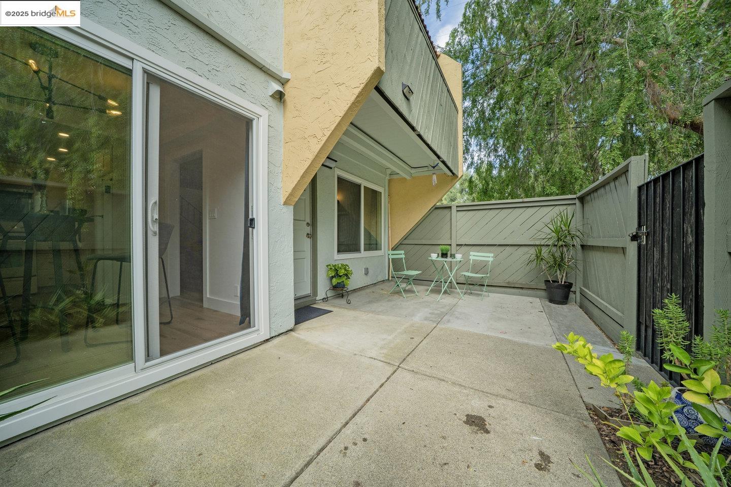 Detail Gallery Image 2 of 43 For 1800 Laguna #24,  Concord,  CA 94520 - 2 Beds | 1/1 Baths