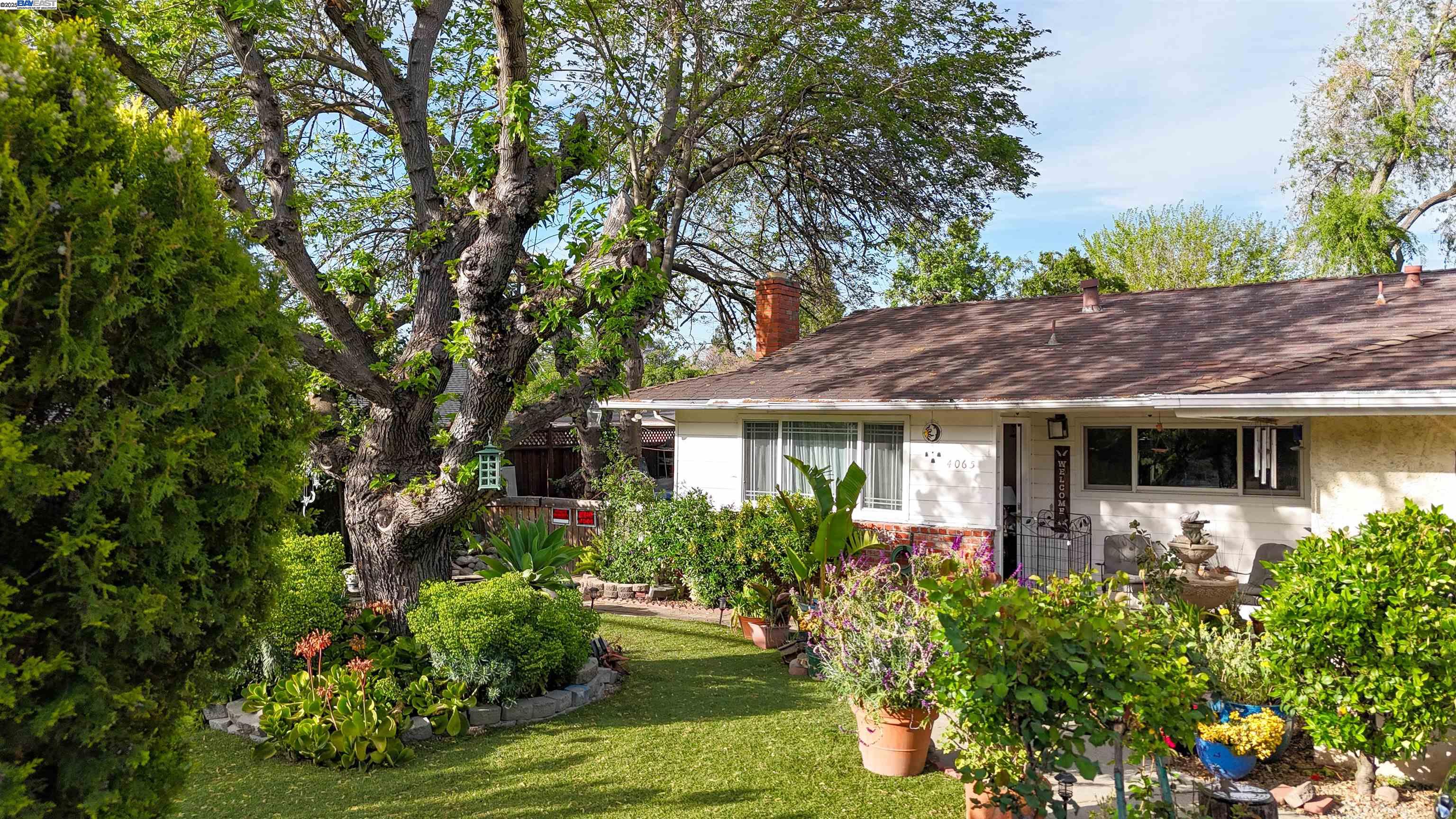 Detail Gallery Image 1 of 32 For 4065 Cowell Rd, Concord,  CA 94518 - 3 Beds | 2 Baths