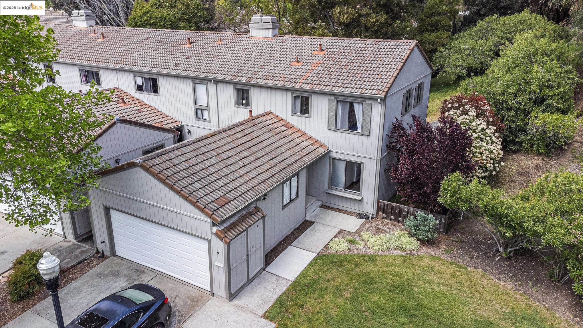 Detail Gallery Image 2 of 30 For 9 Moraine Ct, Hercules,  CA 94547 - 3 Beds | 2/1 Baths