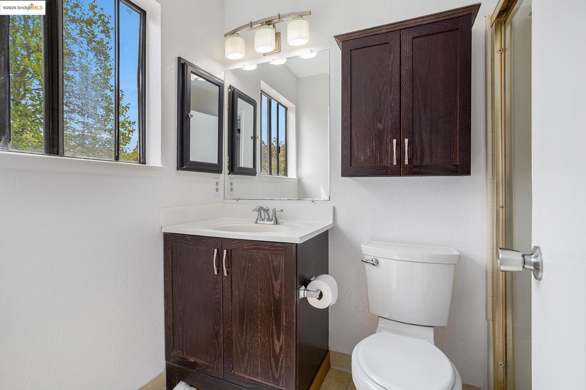 Detail Gallery Image 15 of 30 For 9 Moraine Ct, Hercules,  CA 94547 - 3 Beds | 2/1 Baths