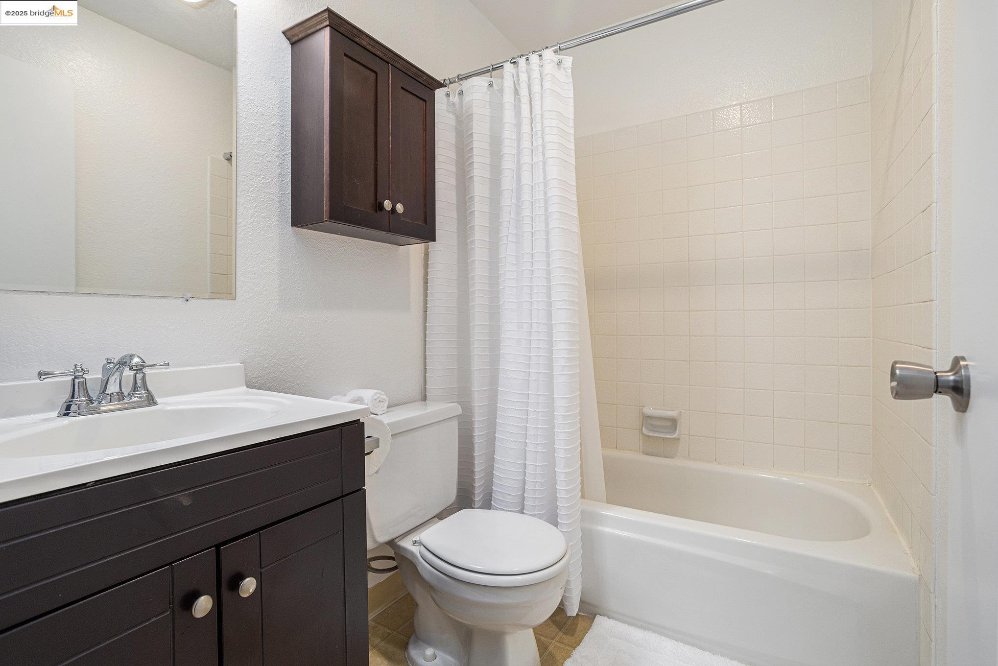 Detail Gallery Image 19 of 30 For 9 Moraine Ct, Hercules,  CA 94547 - 3 Beds | 2/1 Baths