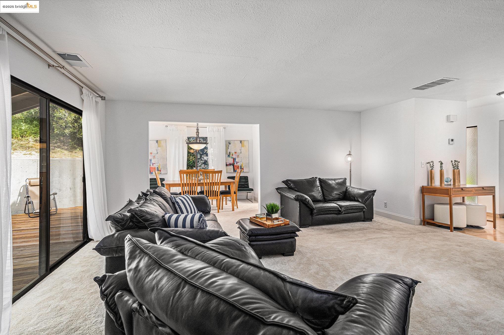 Detail Gallery Image 5 of 30 For 9 Moraine Ct, Hercules,  CA 94547 - 3 Beds | 2/1 Baths