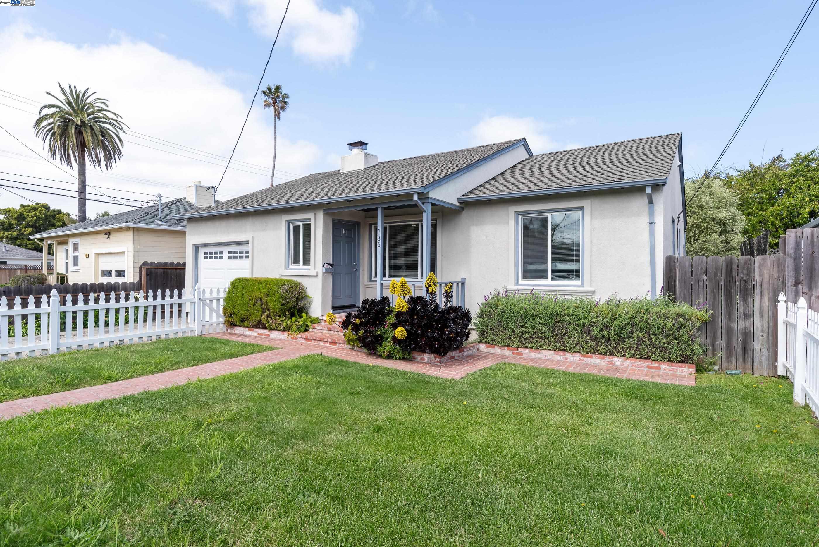 Detail Gallery Image 2 of 24 For 136 Huron Ave, San Mateo,  CA 94401 - 2 Beds | 1 Baths
