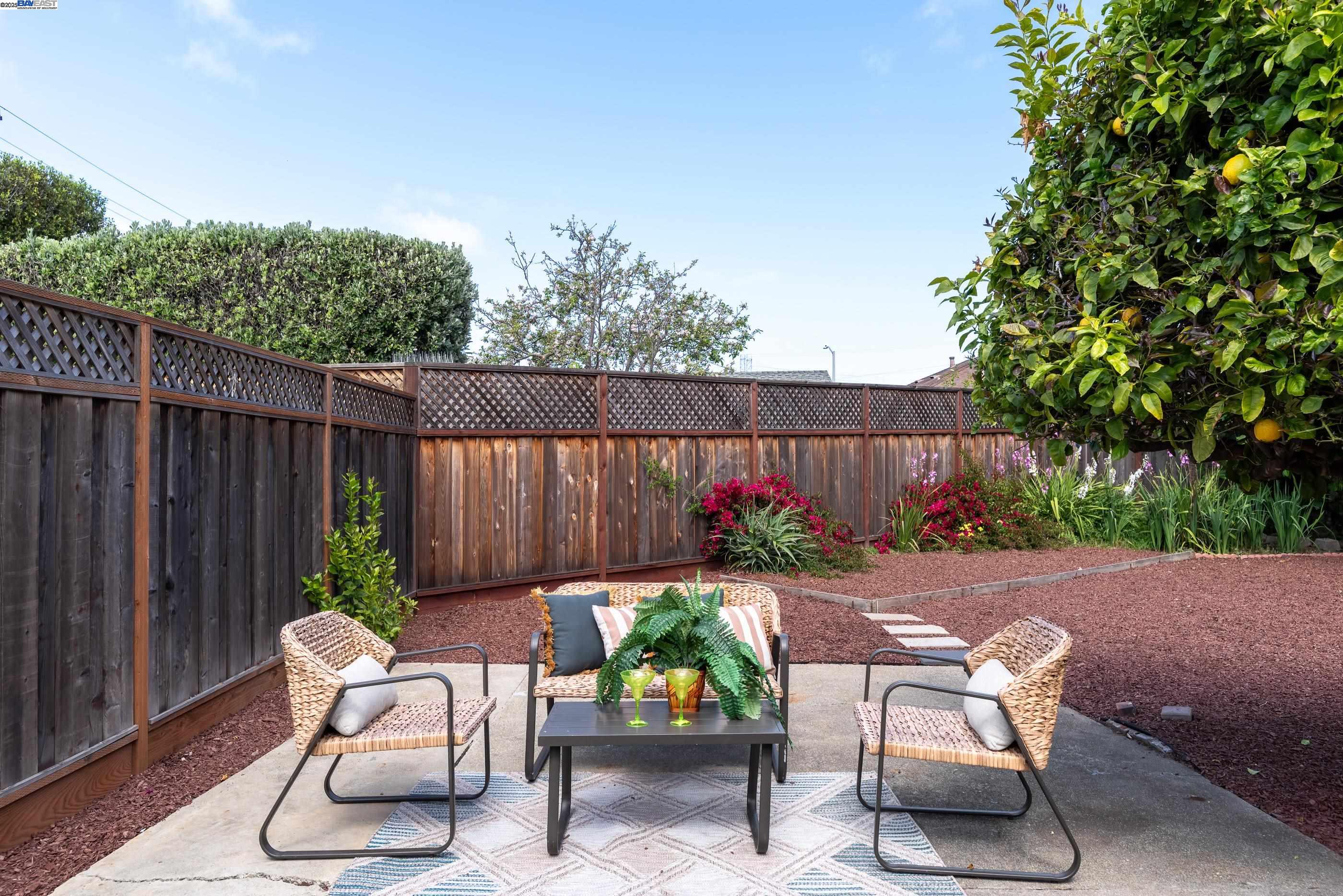 Detail Gallery Image 19 of 24 For 136 Huron Ave, San Mateo,  CA 94401 - 2 Beds | 1 Baths
