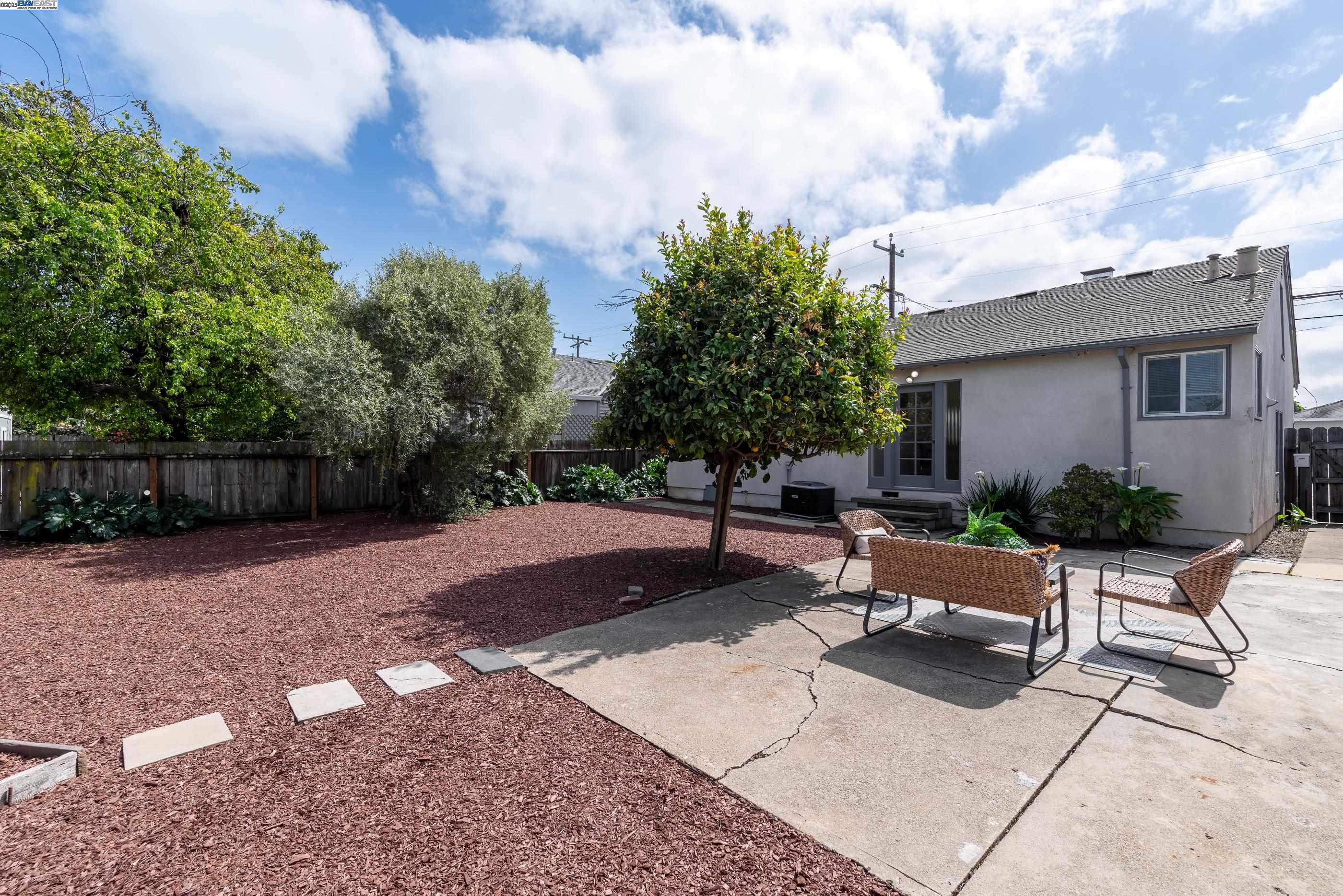 Detail Gallery Image 20 of 24 For 136 Huron Ave, San Mateo,  CA 94401 - 2 Beds | 1 Baths