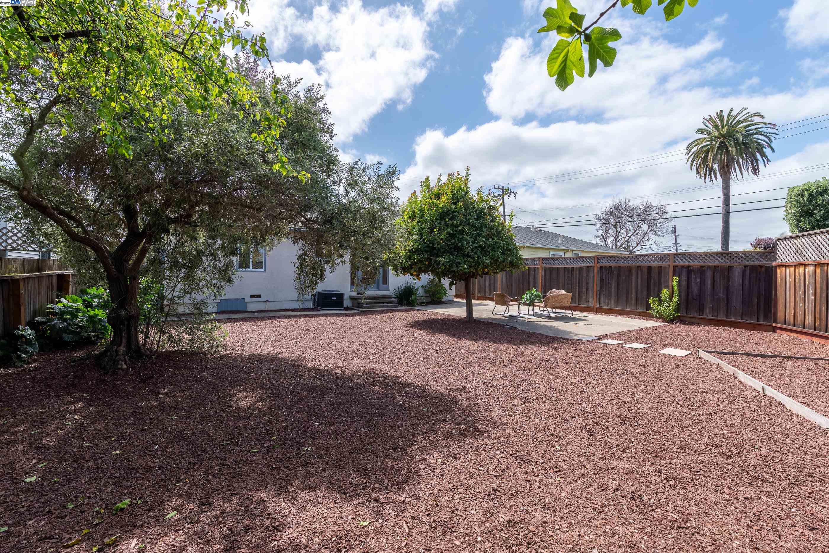 Detail Gallery Image 22 of 24 For 136 Huron Ave, San Mateo,  CA 94401 - 2 Beds | 1 Baths