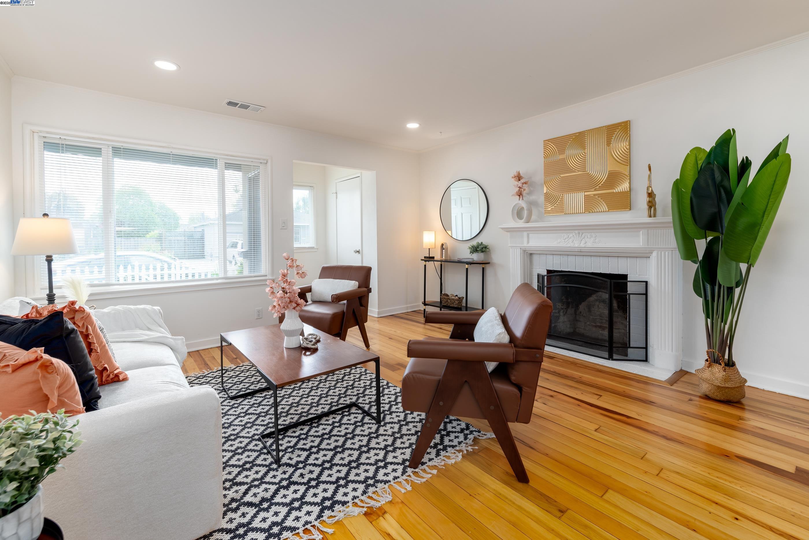 Detail Gallery Image 5 of 24 For 136 Huron Ave, San Mateo,  CA 94401 - 2 Beds | 1 Baths