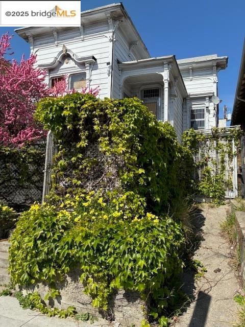 Detail Gallery Image 1 of 10 For 1528 International Blvd, Oakland,  CA 94606 - 0 Beds | 0 Baths