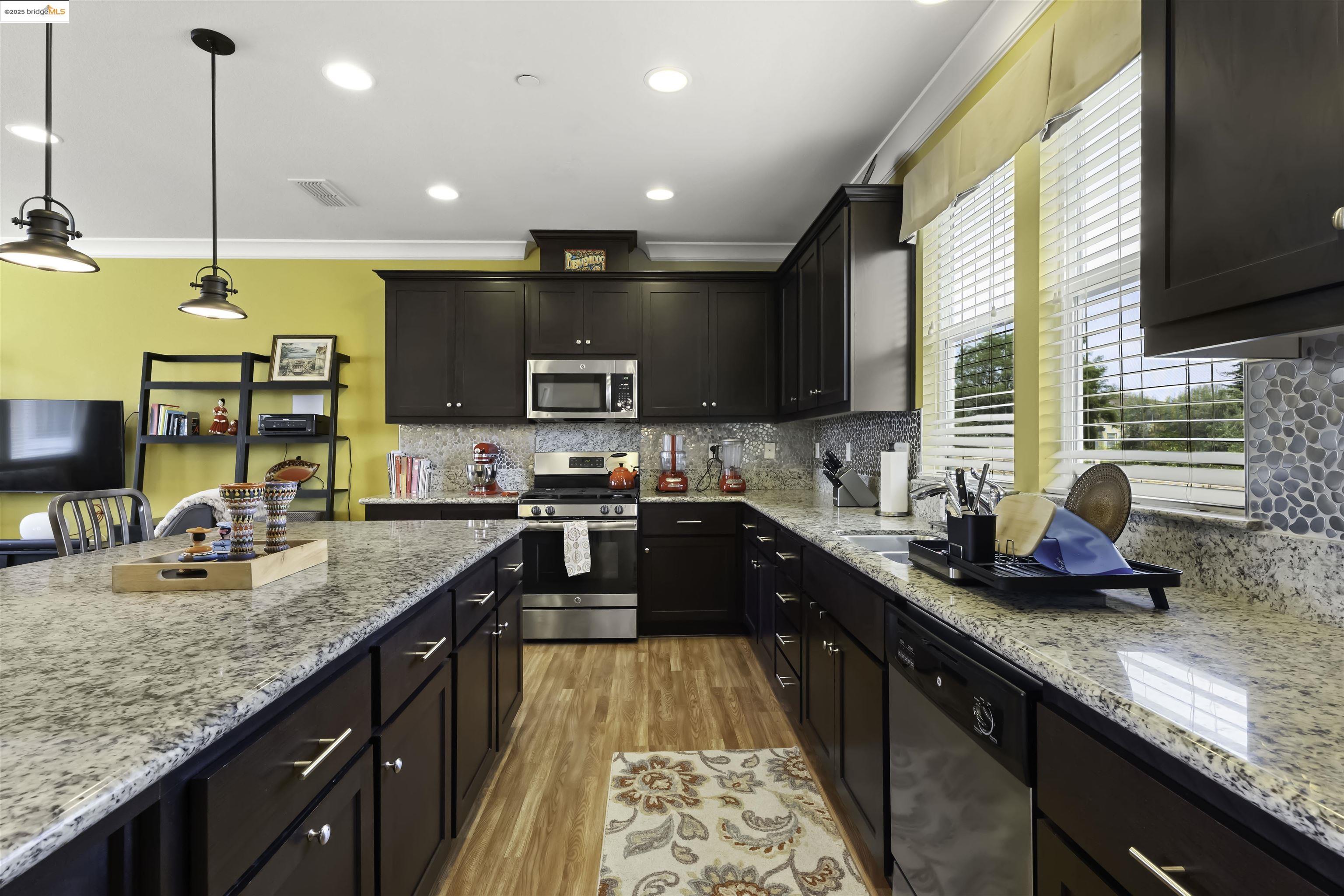 Detail Gallery Image 11 of 36 For 23308 Wilmot Cir, Hayward,  CA 94545 - 3 Beds | 3/1 Baths
