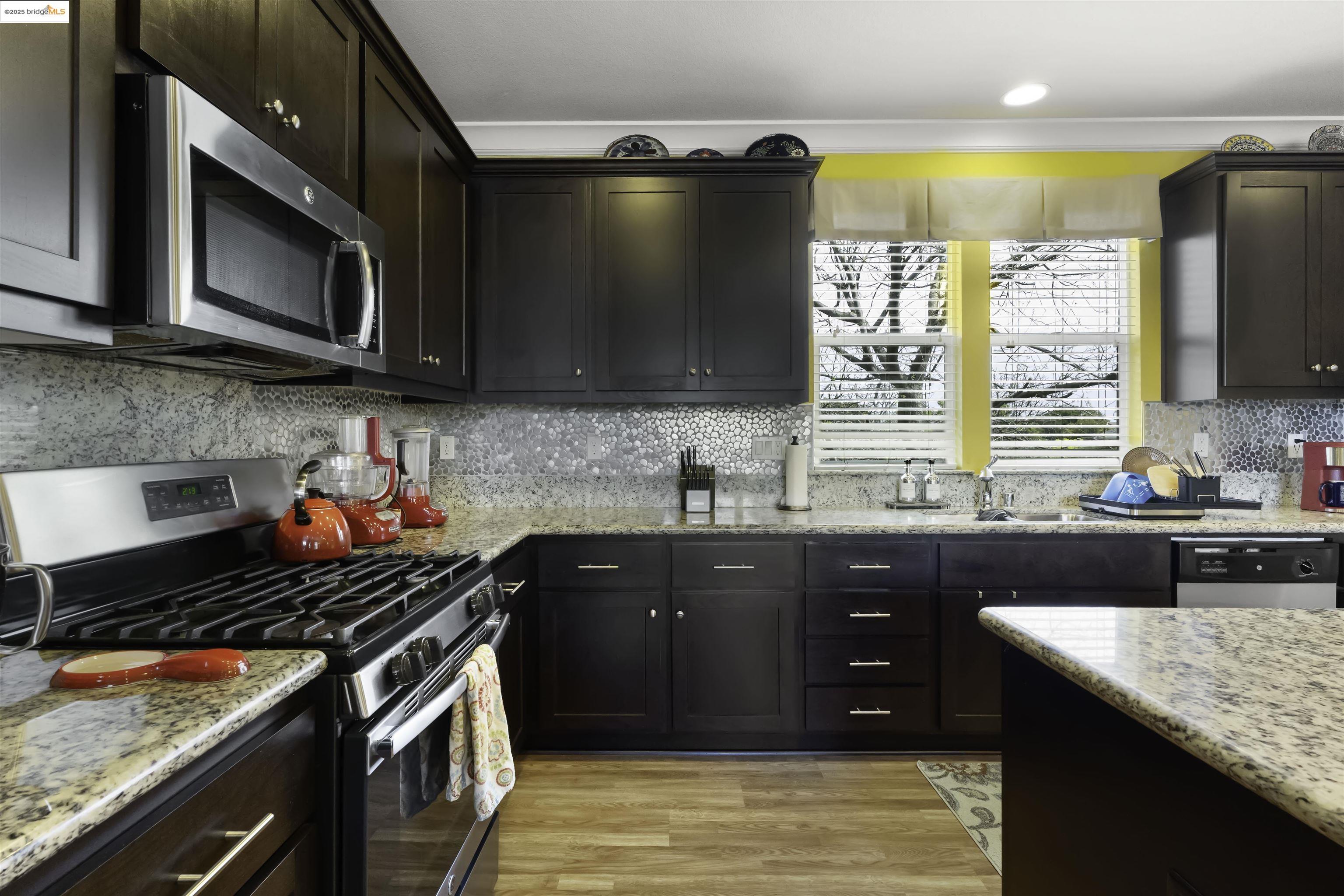 Detail Gallery Image 12 of 36 For 23308 Wilmot Cir, Hayward,  CA 94545 - 3 Beds | 3/1 Baths