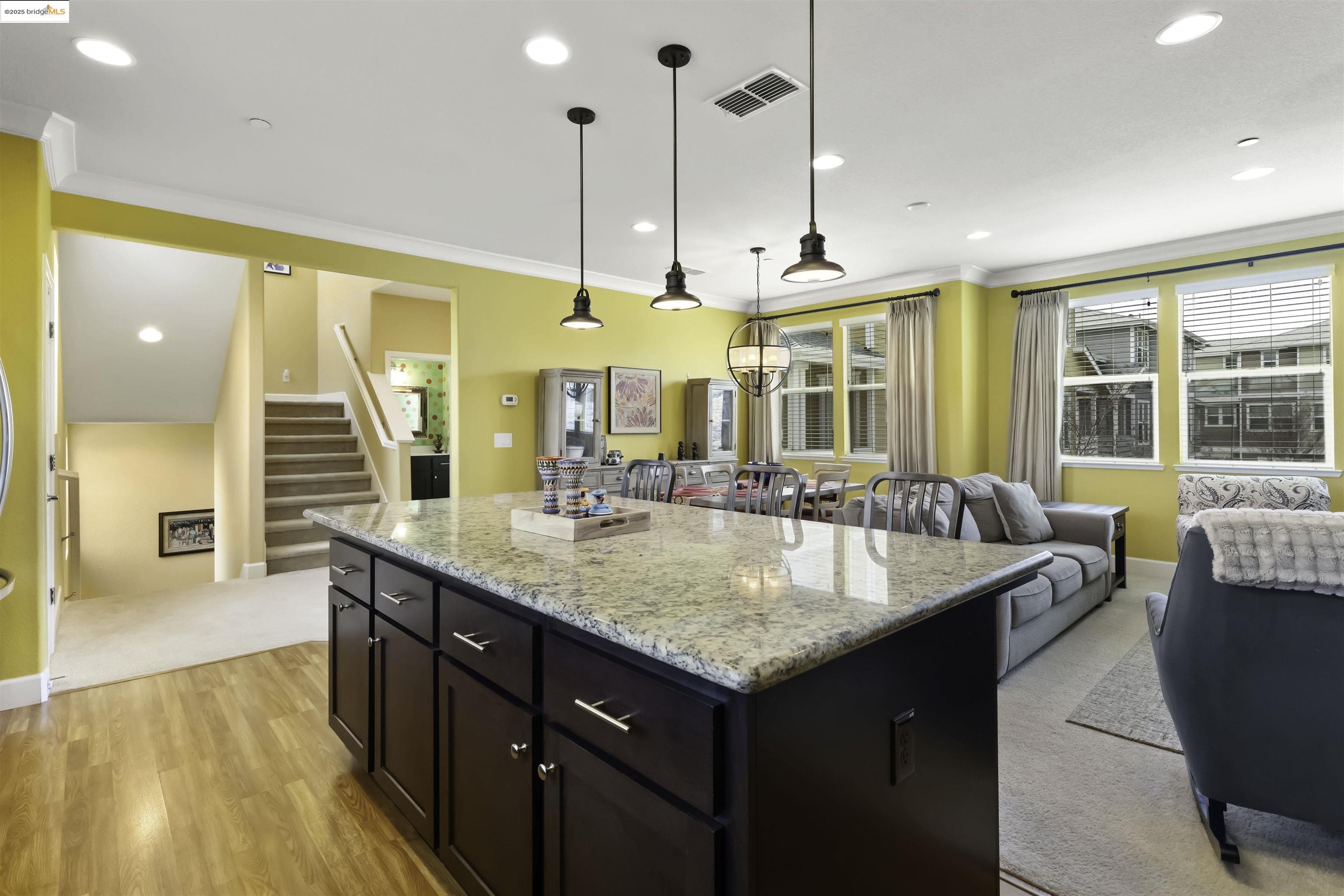 Detail Gallery Image 13 of 36 For 23308 Wilmot Cir, Hayward,  CA 94545 - 3 Beds | 3/1 Baths