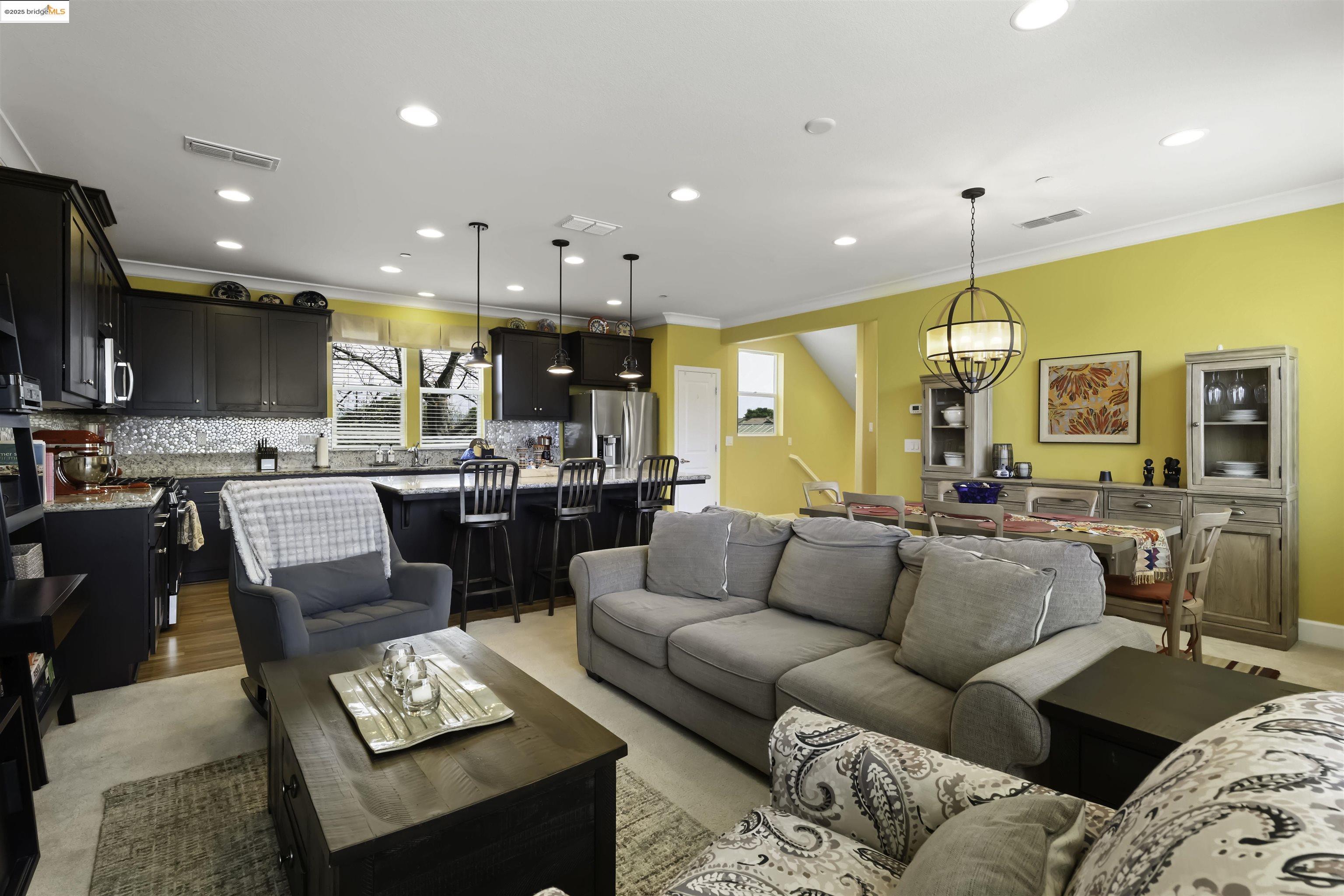 Detail Gallery Image 14 of 36 For 23308 Wilmot Cir, Hayward,  CA 94545 - 3 Beds | 3/1 Baths