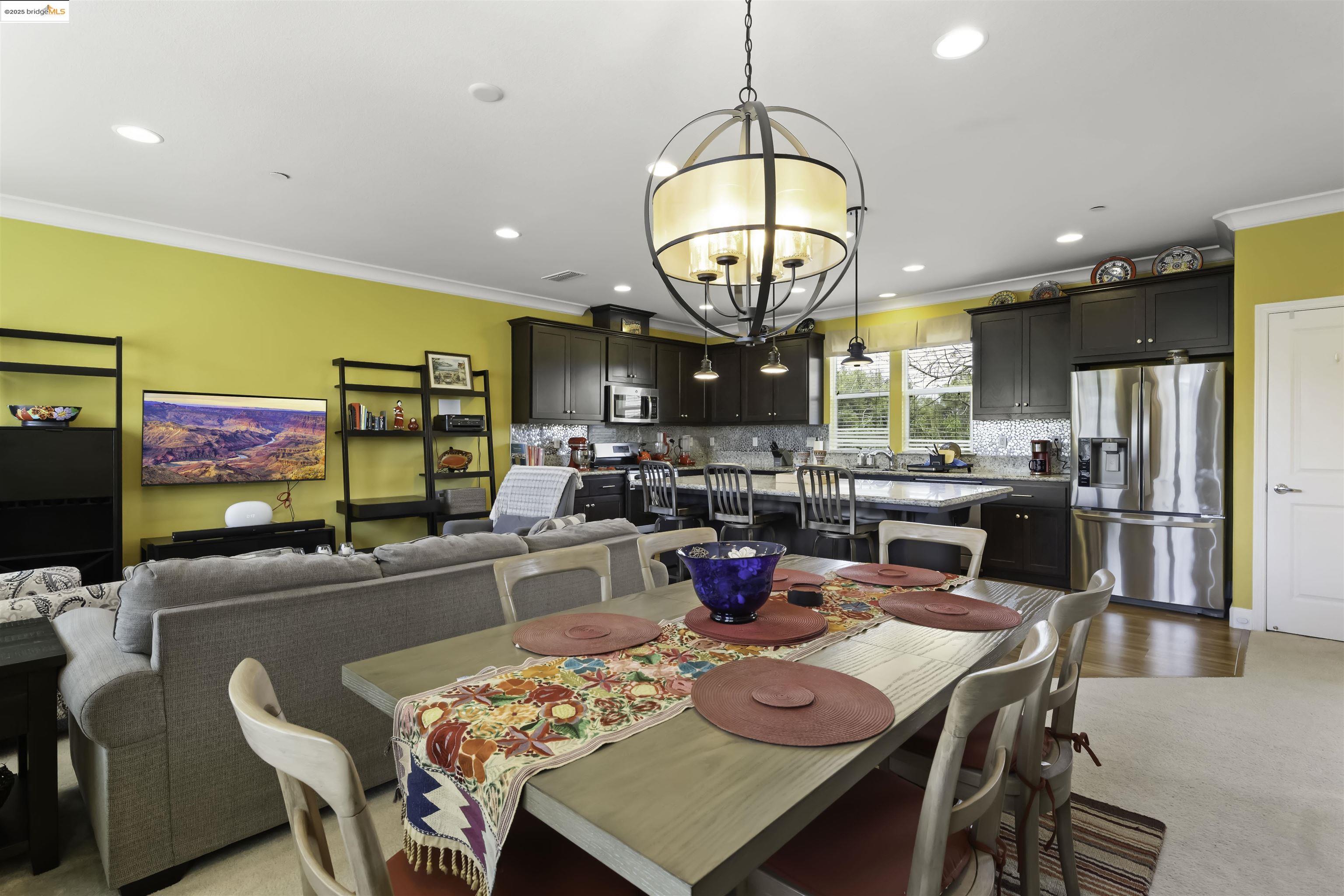 Detail Gallery Image 16 of 36 For 23308 Wilmot Cir, Hayward,  CA 94545 - 3 Beds | 3/1 Baths
