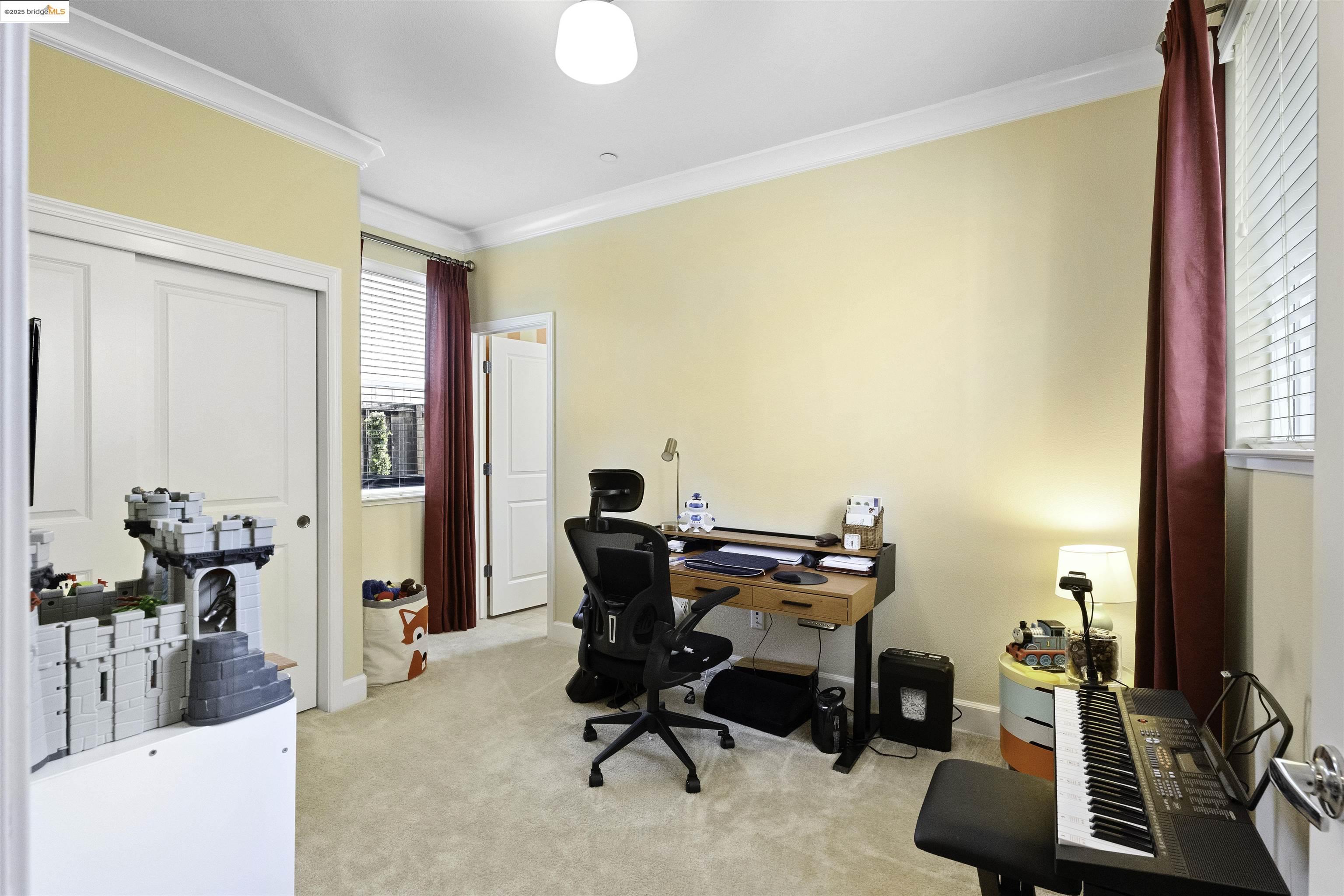 Detail Gallery Image 4 of 36 For 23308 Wilmot Cir, Hayward,  CA 94545 - 3 Beds | 3/1 Baths