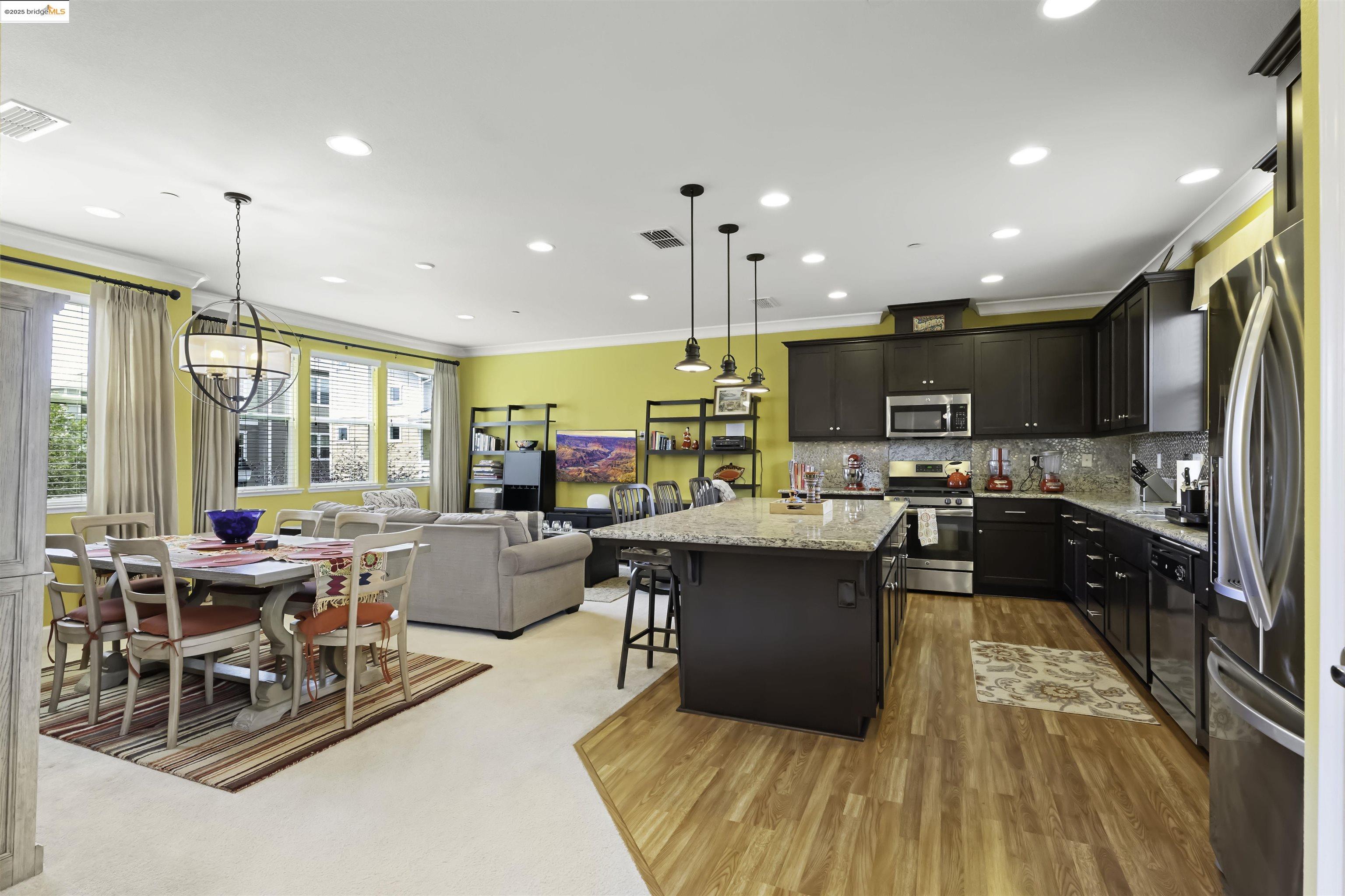 Detail Gallery Image 9 of 36 For 23308 Wilmot Cir, Hayward,  CA 94545 - 3 Beds | 3/1 Baths