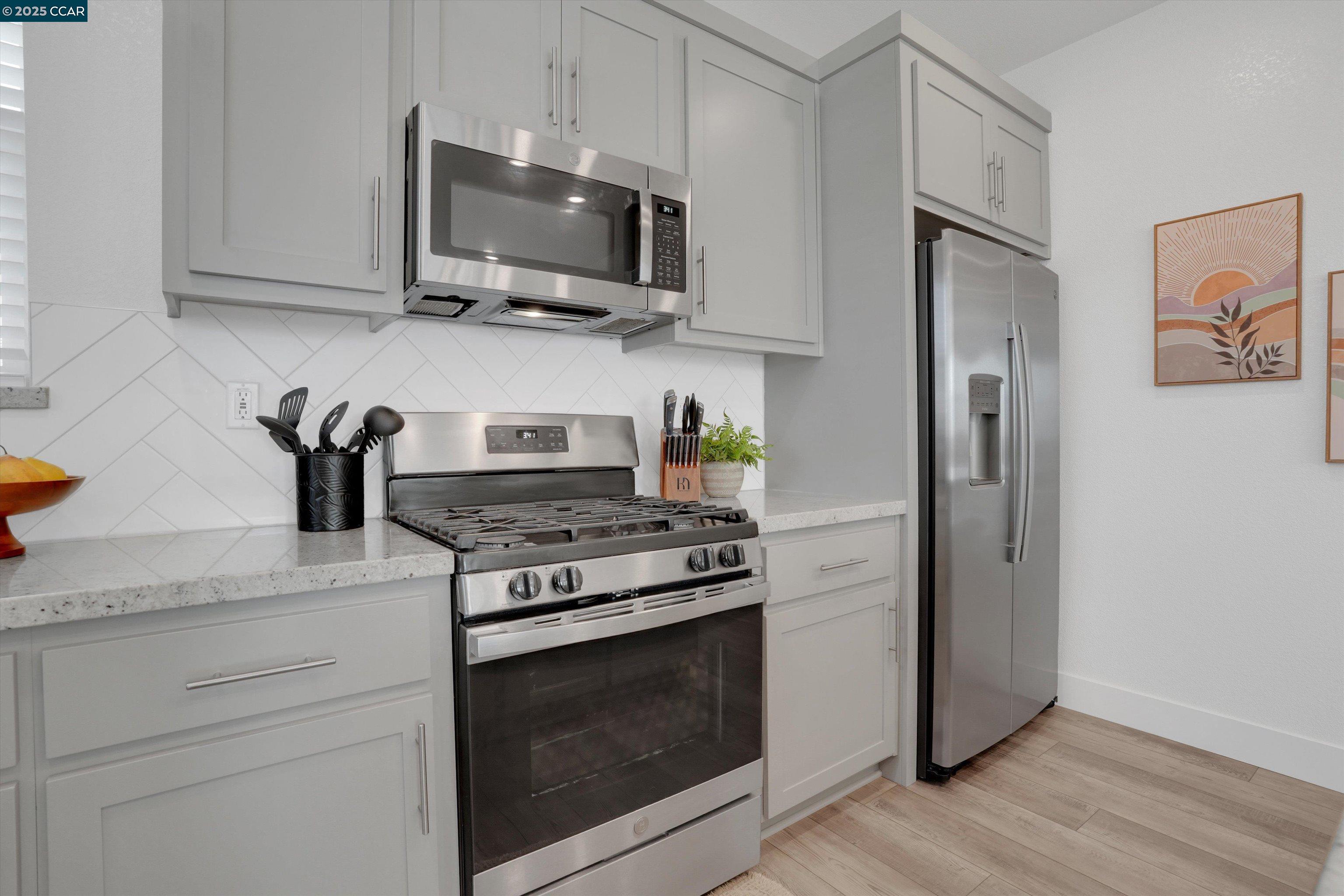 Detail Gallery Image 11 of 37 For 2160 Marina Dr, Lathrop,  CA 95330 - 3 Beds | 2/1 Baths