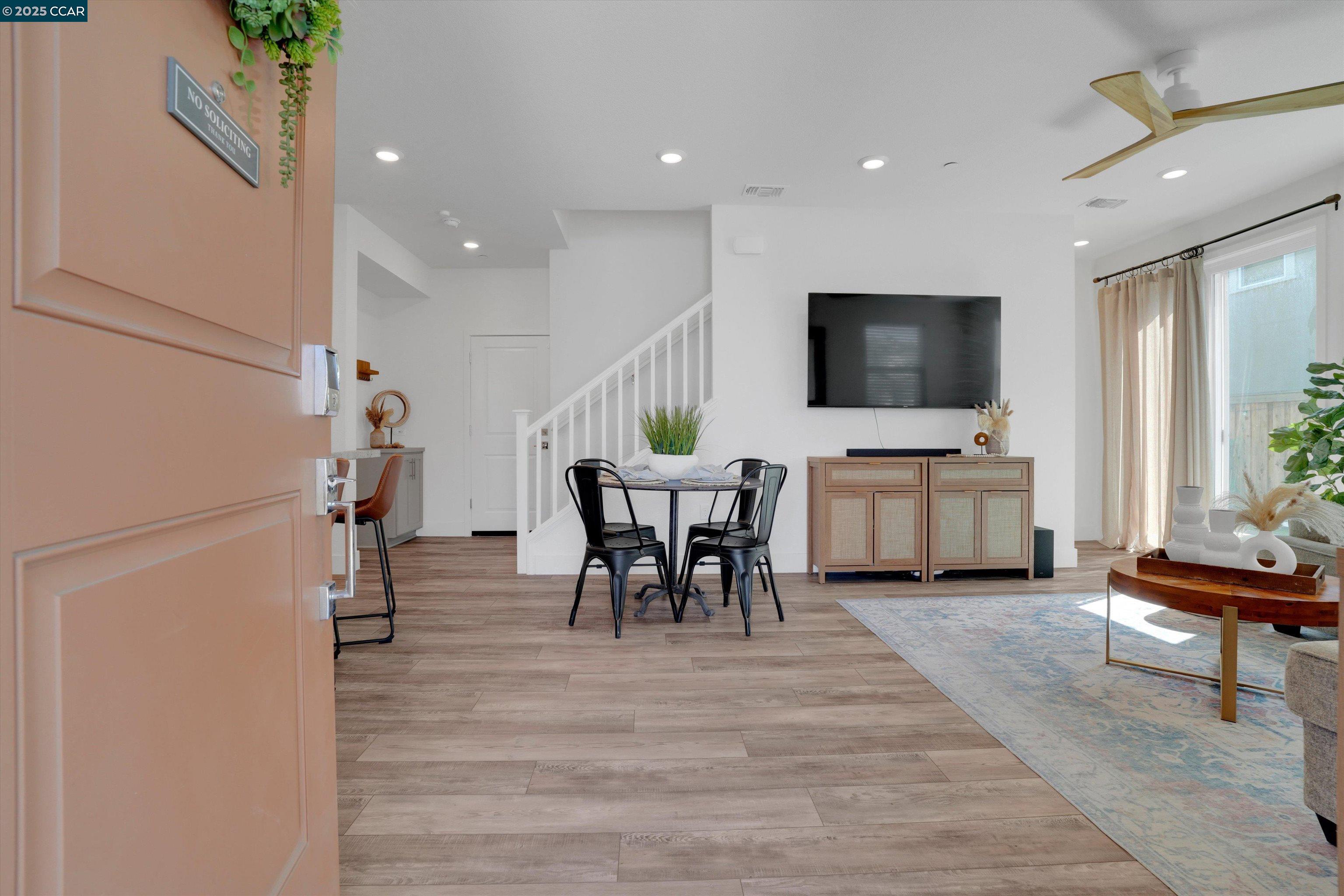 Detail Gallery Image 3 of 37 For 2160 Marina Dr, Lathrop,  CA 95330 - 3 Beds | 2/1 Baths