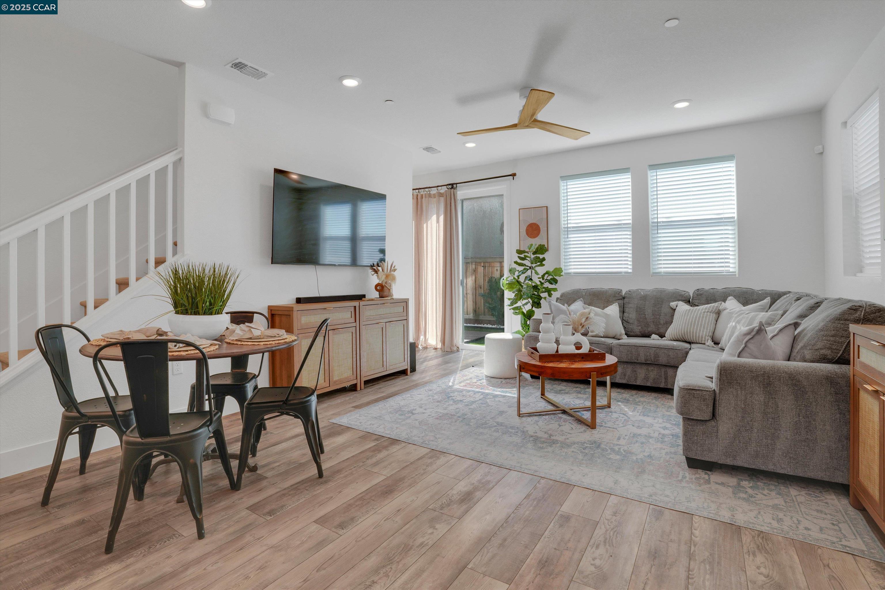Detail Gallery Image 4 of 37 For 2160 Marina Dr, Lathrop,  CA 95330 - 3 Beds | 2/1 Baths