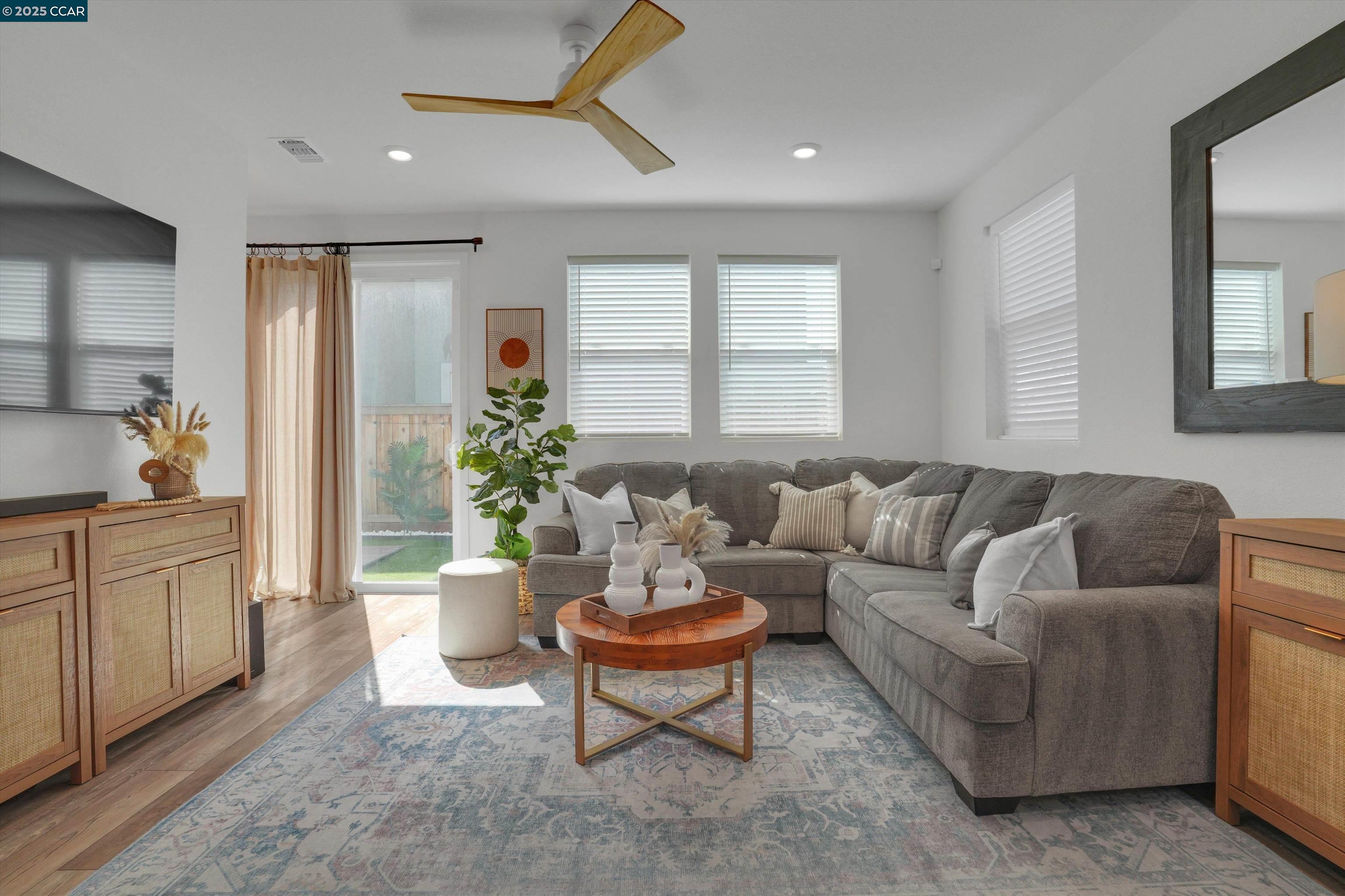 Detail Gallery Image 5 of 37 For 2160 Marina Dr, Lathrop,  CA 95330 - 3 Beds | 2/1 Baths
