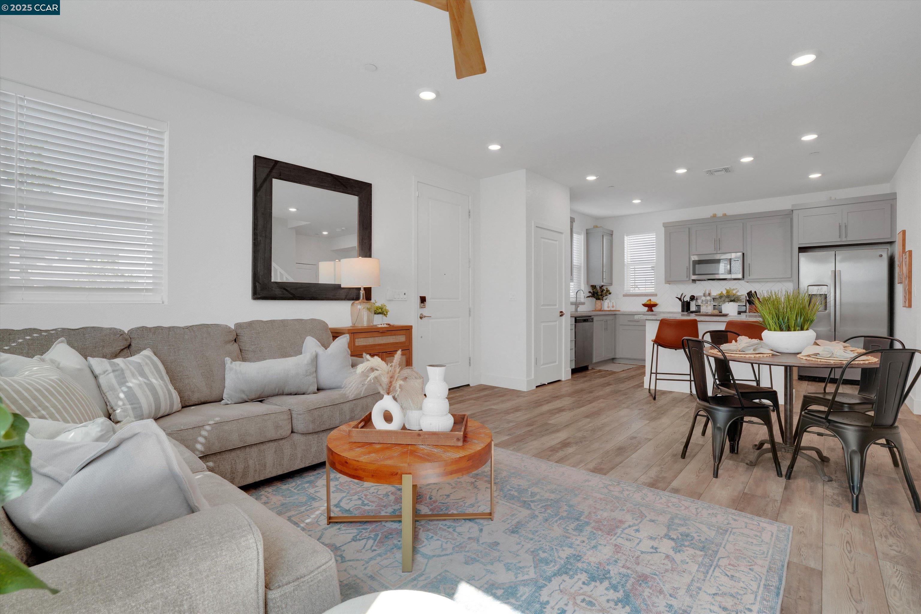 Detail Gallery Image 6 of 37 For 2160 Marina Dr, Lathrop,  CA 95330 - 3 Beds | 2/1 Baths