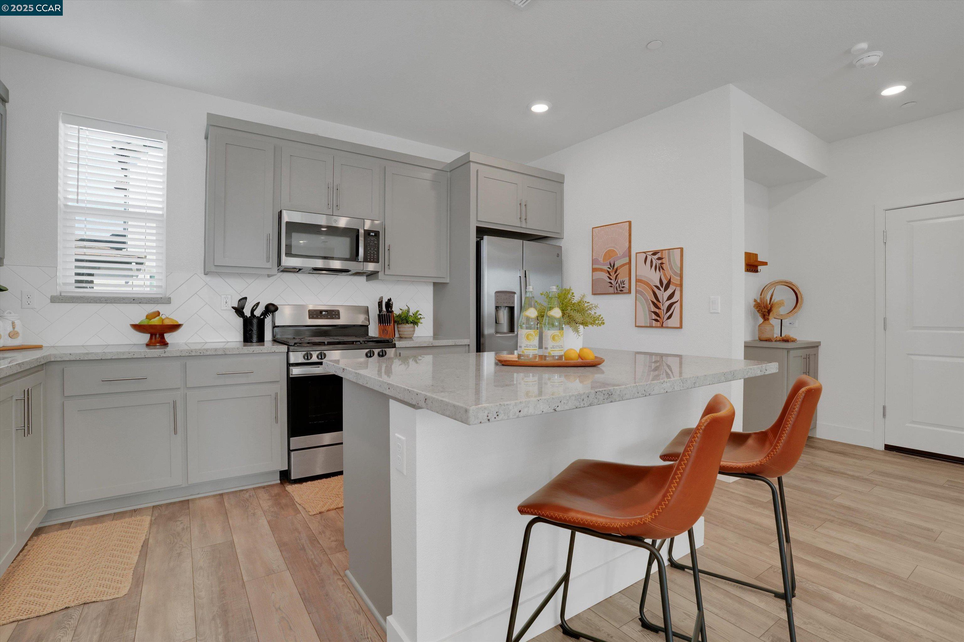 Detail Gallery Image 10 of 37 For 2160 Marina Dr, Lathrop,  CA 95330 - 3 Beds | 2/1 Baths