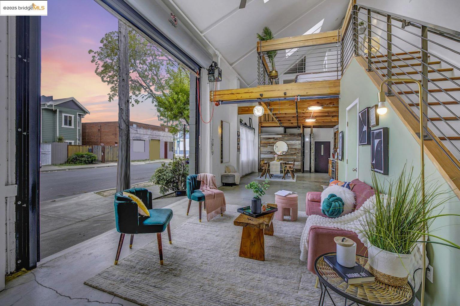 Detail Gallery Image 1 of 51 For 1695 15th St #18,  Oakland,  CA 94607 - 1 Beds | 1/1 Baths