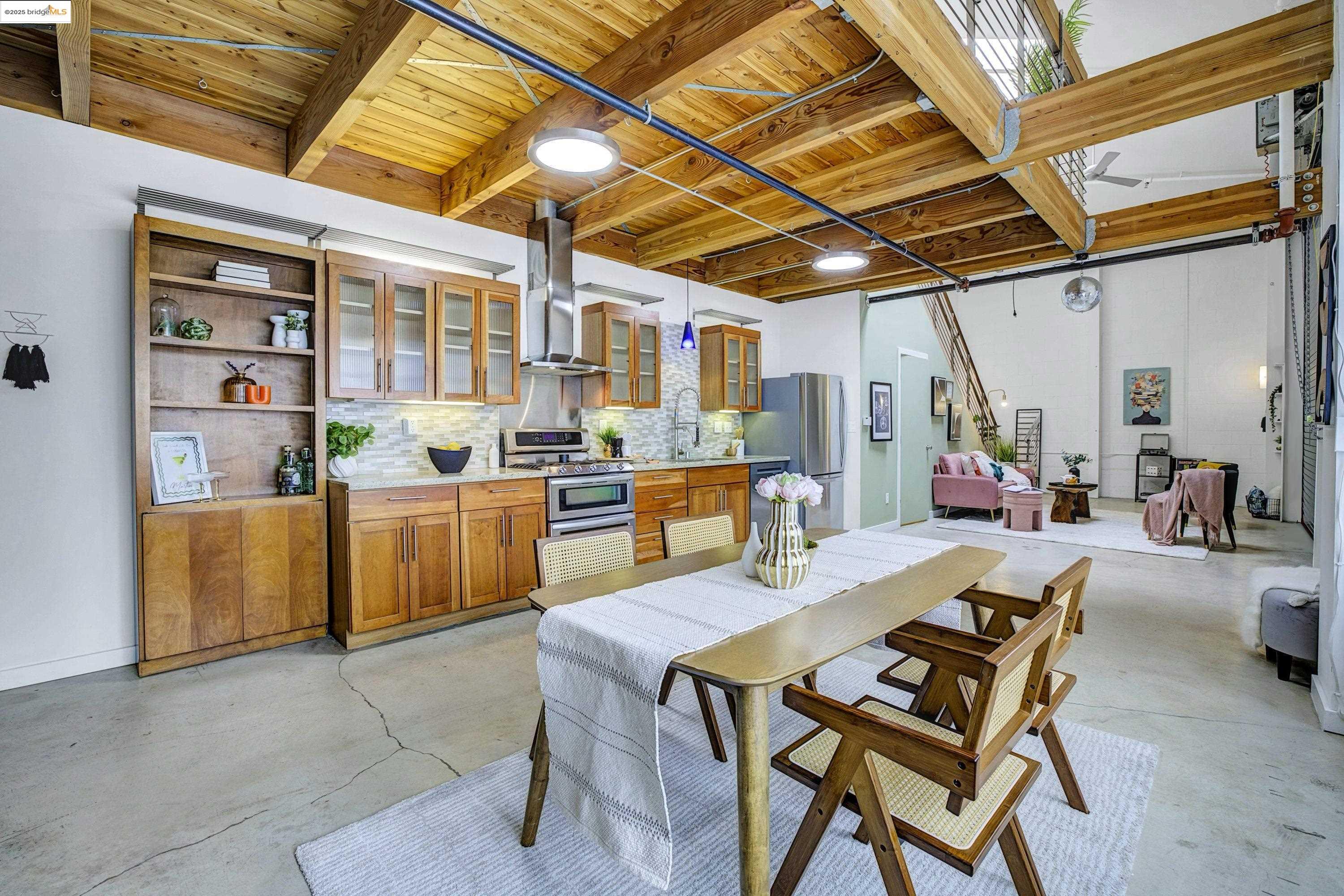 Detail Gallery Image 12 of 51 For 1695 15th St #18,  Oakland,  CA 94607 - 1 Beds | 1/1 Baths