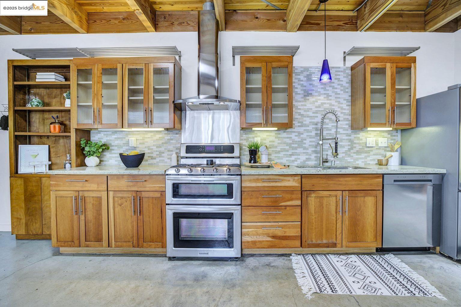 Detail Gallery Image 17 of 51 For 1695 15th St #18,  Oakland,  CA 94607 - 1 Beds | 1/1 Baths