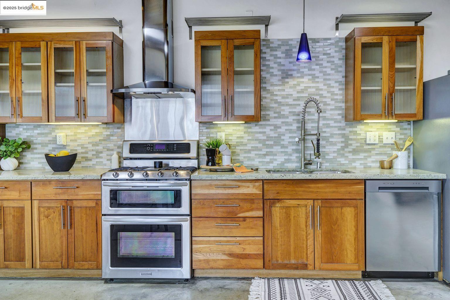 Detail Gallery Image 18 of 51 For 1695 15th St #18,  Oakland,  CA 94607 - 1 Beds | 1/1 Baths