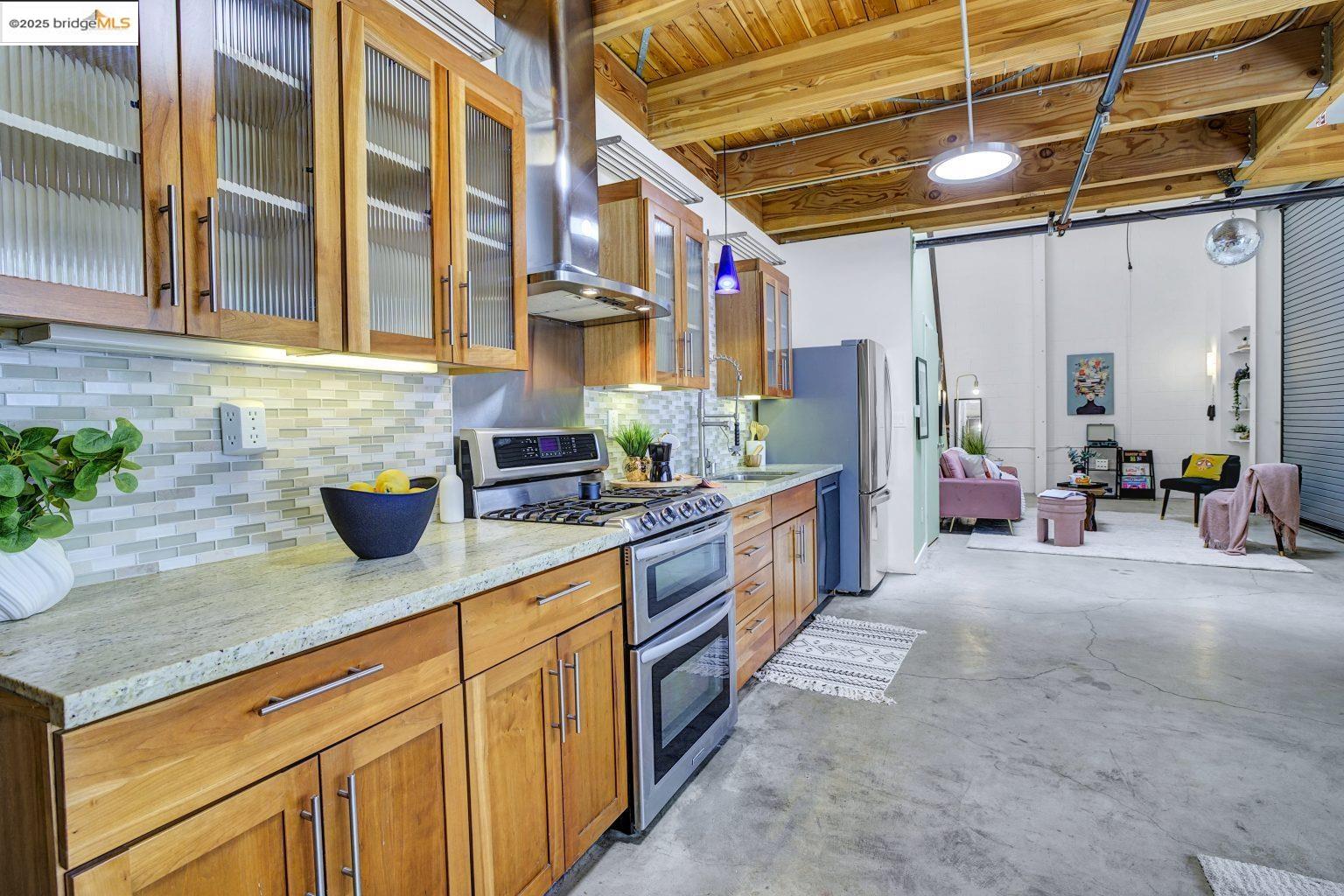 Detail Gallery Image 20 of 51 For 1695 15th St #18,  Oakland,  CA 94607 - 1 Beds | 1/1 Baths